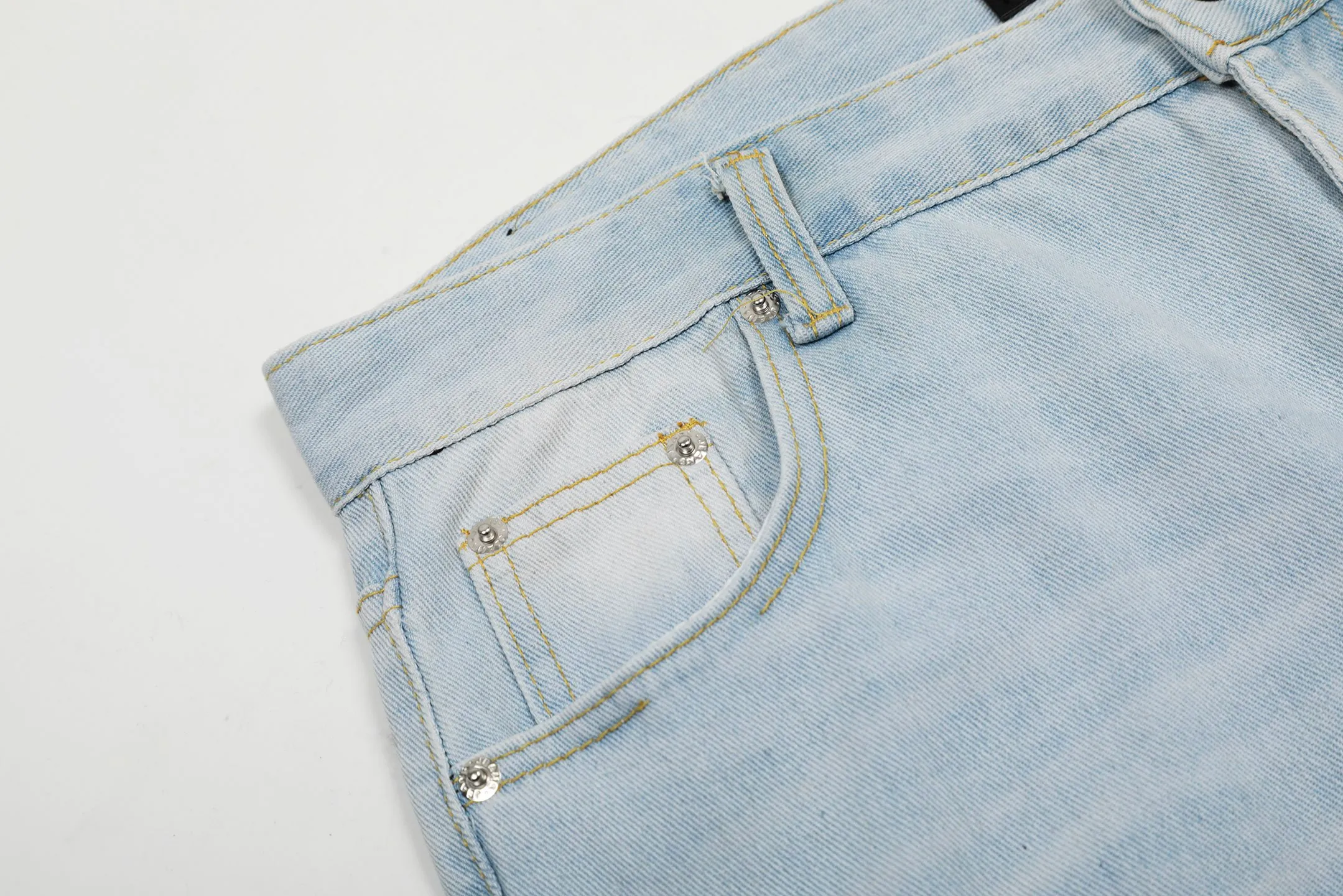 #M47 P168💰 AMIRI patch embroidery jeans trousers AMIRI high street basic ripped tight elastic jeans trousers amiri brand jeans break the production process and cutting of the original jeans, the fabrics are softer and more comfortable Hand-sewn collar label Customized logo buttons Genuine leather tag Color: Picture color Size: 30-32-34-36