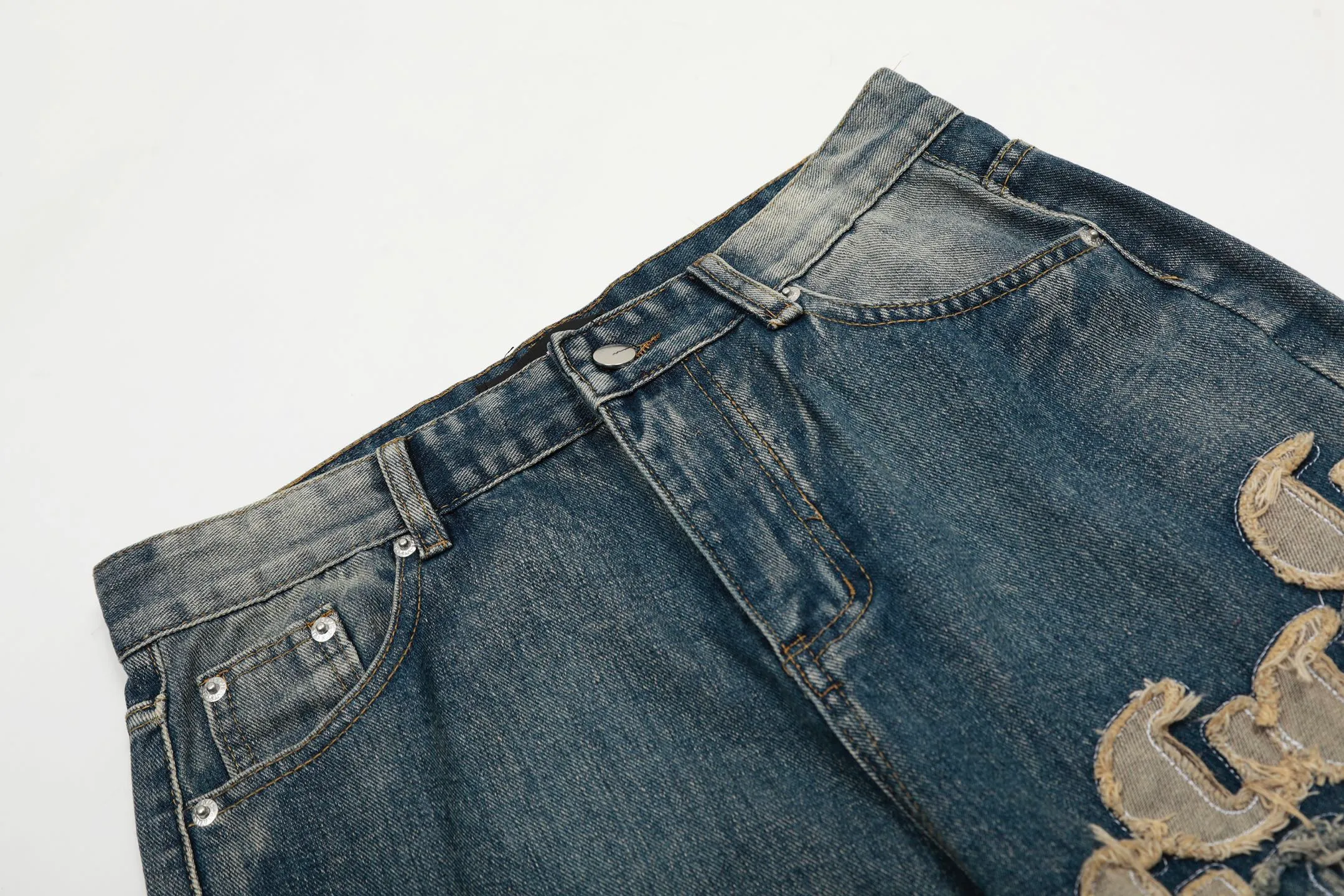 #M13 P168💰 Heavyweight AMIRI MX1 💎High Street Jeans Slim Fit Stretch Washed Knife Cut Hole Trousers FOG High Street Men's Fashion AMIRI Embroidered Patch Jeans amiri is transliterated as Emil, which is the name of the founder. Mike Amiri, the founder of amiri, grew up in Los Angeles, USA, and was influenced by local street culture and Punk Rock since he was a child. Due to his influence, he founded the amiri brand named after himself. A variety of trendy clothing meets the needs of different fashion players. Amiri clothing has novel and unique styles and is a well-known street brand in the United States. The styles and styles of many clothes are loved by many street photographers. The various clothing styles meet the dressing needs of different people, show their unique temperament, and show the trend of dressing. amiri's jeans are relatively famous. Not only do they have many styles, but the quality of the jeans is also very good. Many celebrities have also worn amiri brand jeans.  The jeans of the amiri brand break through the production process and cutting of the original jeans. The fabrics are relatively soft and comfortable, and are not as hard as some jeans, which can irritate the skin and cause the skin to bleed when worn. Los Angeles trendy brand Amiri's jeans are made with great detail from tailoring to texture, adding wrinkles, bullet holes, damage and other details to add to the trendiness of the jeans. You can choose the style that suits you according to your own needs. Only when you wear a suitable style can you have a certain sense of fashion.  In recent years, high street has become a word that appears more and more frequently in men's clothing. High street style has also become an important direction for everyone's matching. High street-related items basically cannot avoid oversize or drop-shoulder tops. The lower body is matched with trackpants or tight-fitting denim. Among them, in my opinion, the most representative one is perhaps annihilation. What I bring to you today is the MX1 patchwork denim worn by many Internet celebrities in Xiaohongshu. It is operated by a Ningbo washing factory. Front and back. The trousers have a beautiful fading color with cat whiskers. Full of high-end feel. Knee-part damage design with leather patchwork design. Already used as facade design. Leather waist nameplate. Customized crotch placket hardware. Engraving and molding. The focus of this style is not on washing, but on the shape and version of the damage. The secret lies in the craftsmanship of the master. The cost of hand-made products such as fraying, machining, knife cutting, etc. is far beyond comparison with assembly line products. Color: Picture color Size: 30-32-34-36