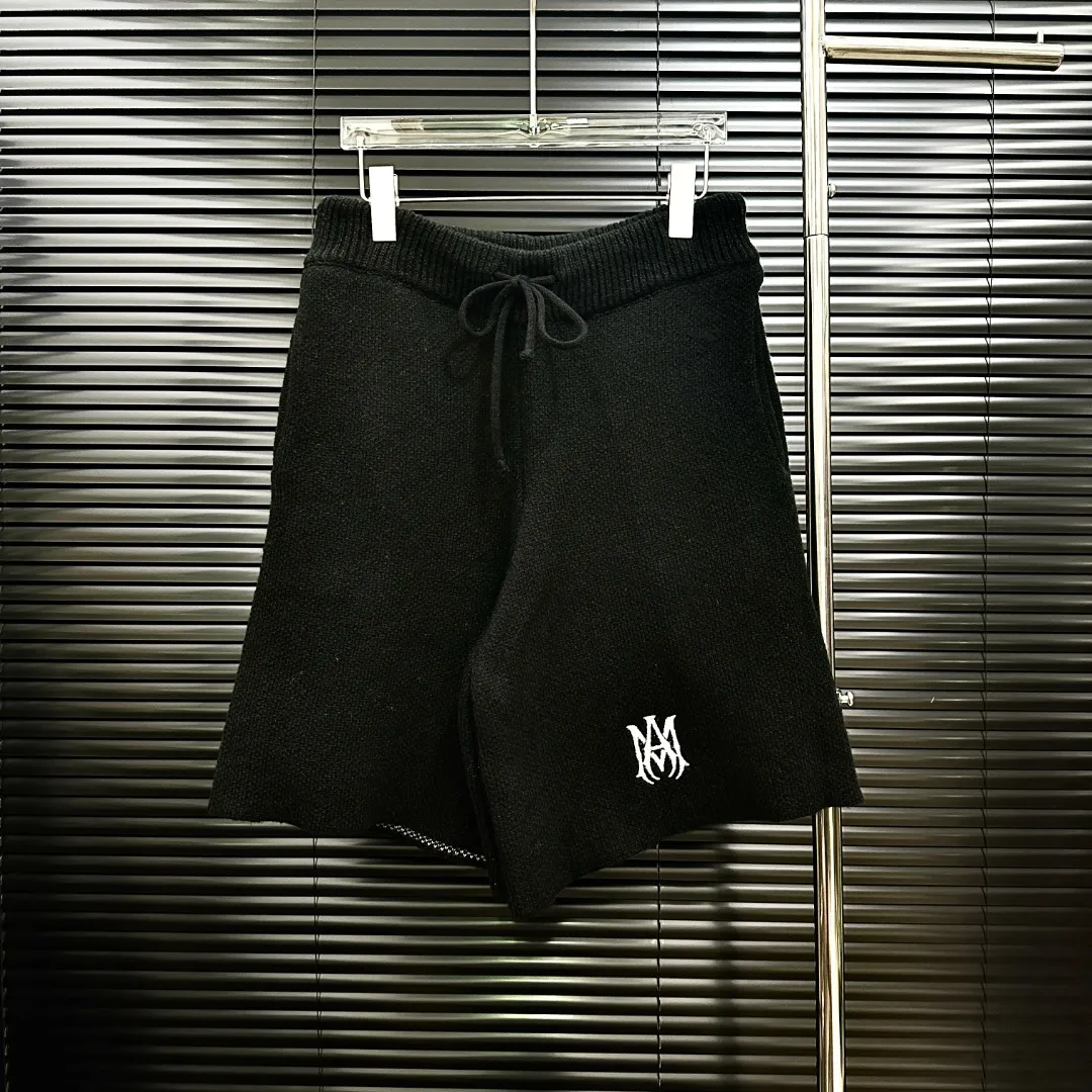 P360 The suit is not sold separately. Style: AMIRI casual knitted vest and shorts suit. Size: S-XXL. Fabric: wool blend. Accessories: full set of customized original accessories. No gender distinction. Same style for men and women.