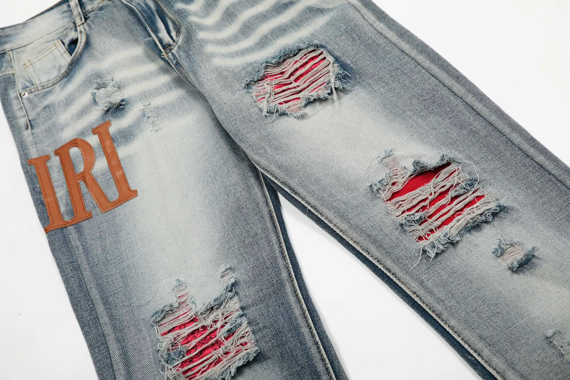 #M32 P168💰 Amiri classic embroidered leather ripped letter jeans slim fit jeans. Produced by a major washed factory. Full of high-end. Partial destruction of the knees and patchwork design. Already used as a facade design. Leather waist nameplate. The focus of this style is not on the washing, but on the destroyed shape and version. The secret lies in the craftsmanship of the master. The cost of post-processing, grinding, cutting, etc. is far beyond the cost of assembly line products. Color: Picture color Size: 30-32-34-36