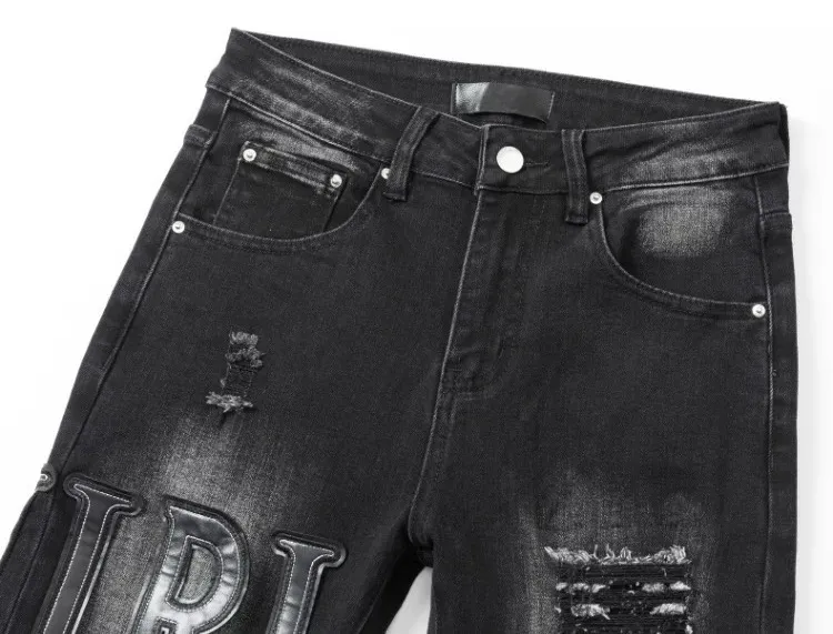 #N04 P246💰 (Extreme Version) AMIRI High Street Jeans Slim Fit Stretch Washed Knife Cut Hole Pants Men's Fashion AMIRI amiri is transliterated as Emil, which is the name of the founder. Mike Amiri, the founder of amiri, grew up in Los Angeles, USA. He was influenced by local street culture and Punk Rock since childhood, so he founded the amiri brand named after himself. A variety of trendy clothing meets the needs of different fashion players. Amiri clothing has novel and unique styles and is a well-known street brand in the United States. The styles and styles of many clothes are loved by many street photographers. The various clothing styles meet the dressing needs of different people, show their unique temperament, and show the trend of dressing. amiri's jeans are relatively famous. Not only do they have many styles, but the quality of the jeans is also very good. Many celebrities have also worn amiri brand jeans. Color: Picture color Size: 28, 30, 32, 34, 36 28 30 32 34 36 Waist 71 76 81 86 91 Qianlang 26.5 27.5 28.5 29.5 30.5 Hou Lang 37 38 39 40 41 Foot 14 14.8 15.6 16.4 17.2 Foreign Minister 100 102 104 106 107