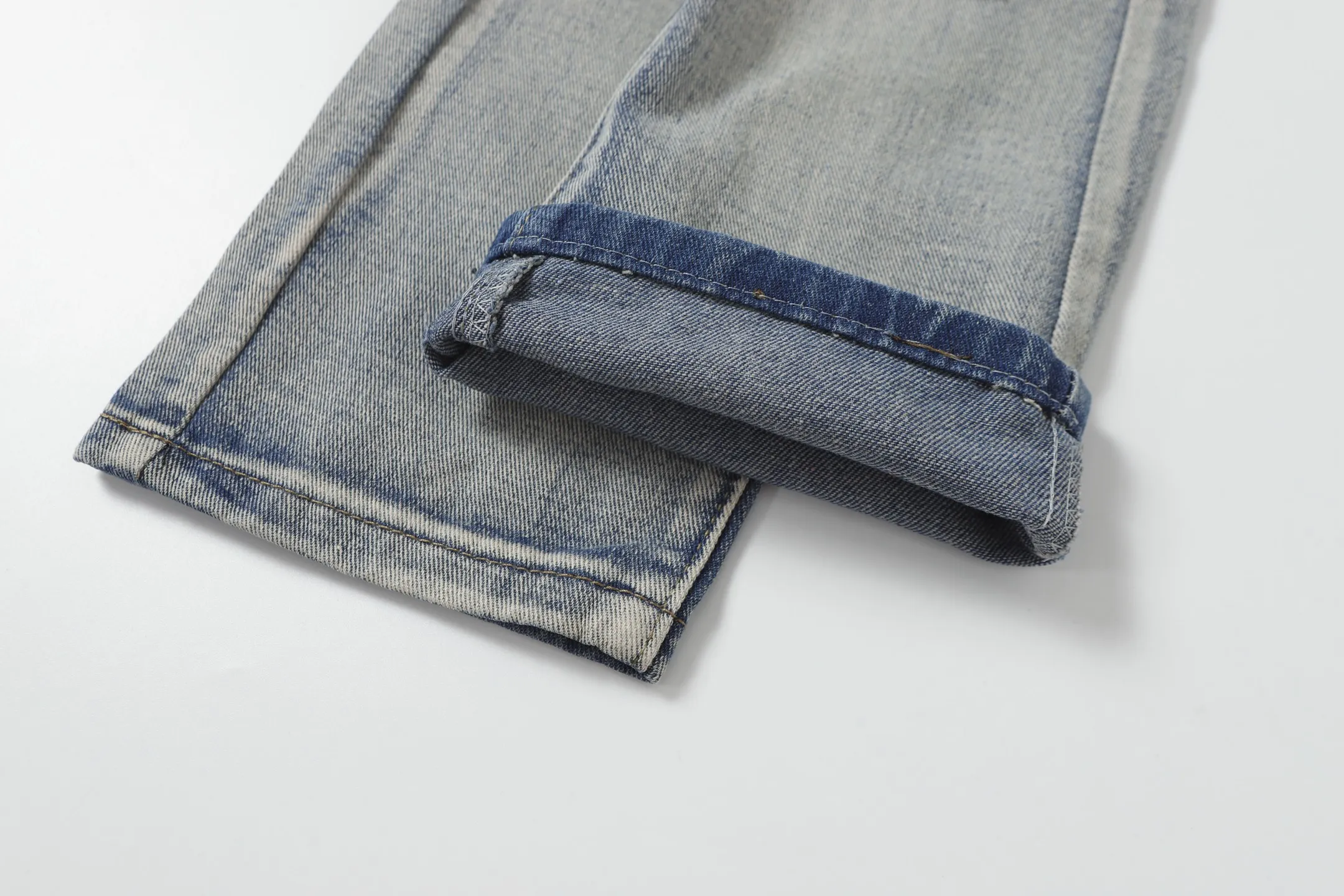 P236 Actual photo [High quality] Code: B07 Color: Picture color Size: S to XXXL AMIRI patch embroidery jeans trousers AMIRI high street basic ripped loose casual versatile jeans trousers amiri brand jeans break the production process and cutting of the original jeans, the fabrics are softer and more comfortable Hand-sewn collar label Customized logo buttons Genuine leather tag Color: Picture color Size Pants length Waist Hips Unit cm S 98 68 100 M 99 72 104 L 100 76 108 XL 101 80 112 XXL 102 84 116 XXXL 103 88 120