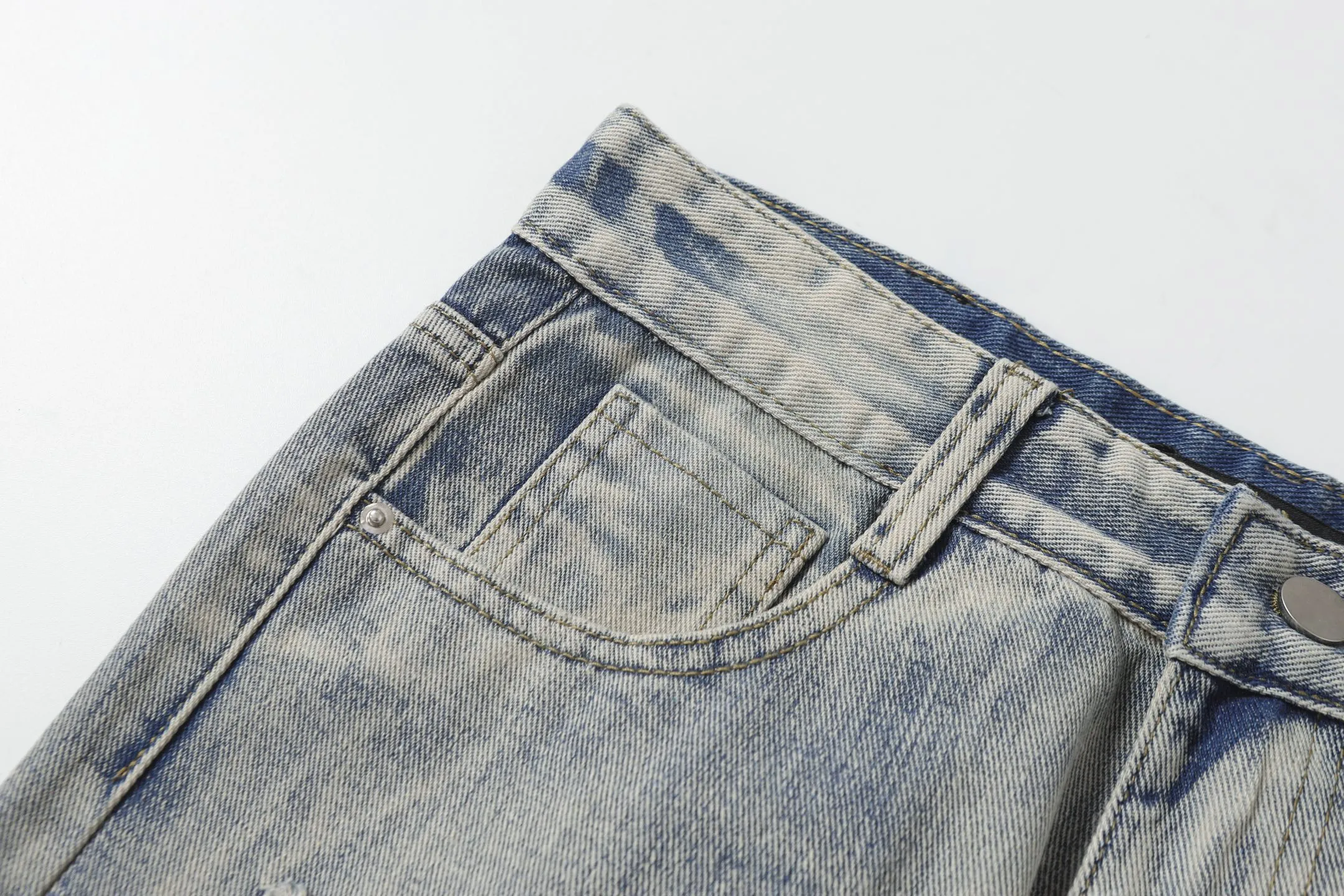 P236 Actual photo [High quality] Code: B07 Color: Picture color Size: S to XXXL AMIRI patch embroidery jeans trousers AMIRI high street basic ripped loose casual versatile jeans trousers amiri brand jeans break the production process and cutting of the original jeans, the fabrics are softer and more comfortable Hand-sewn collar label Customized logo buttons Genuine leather tag Color: Picture color Size Pants length Waist Hips Unit cm S 98 68 100 M 99 72 104 L 100 76 108 XL 101 80 112 XXL 102 84 116 XXXL 103 88 120