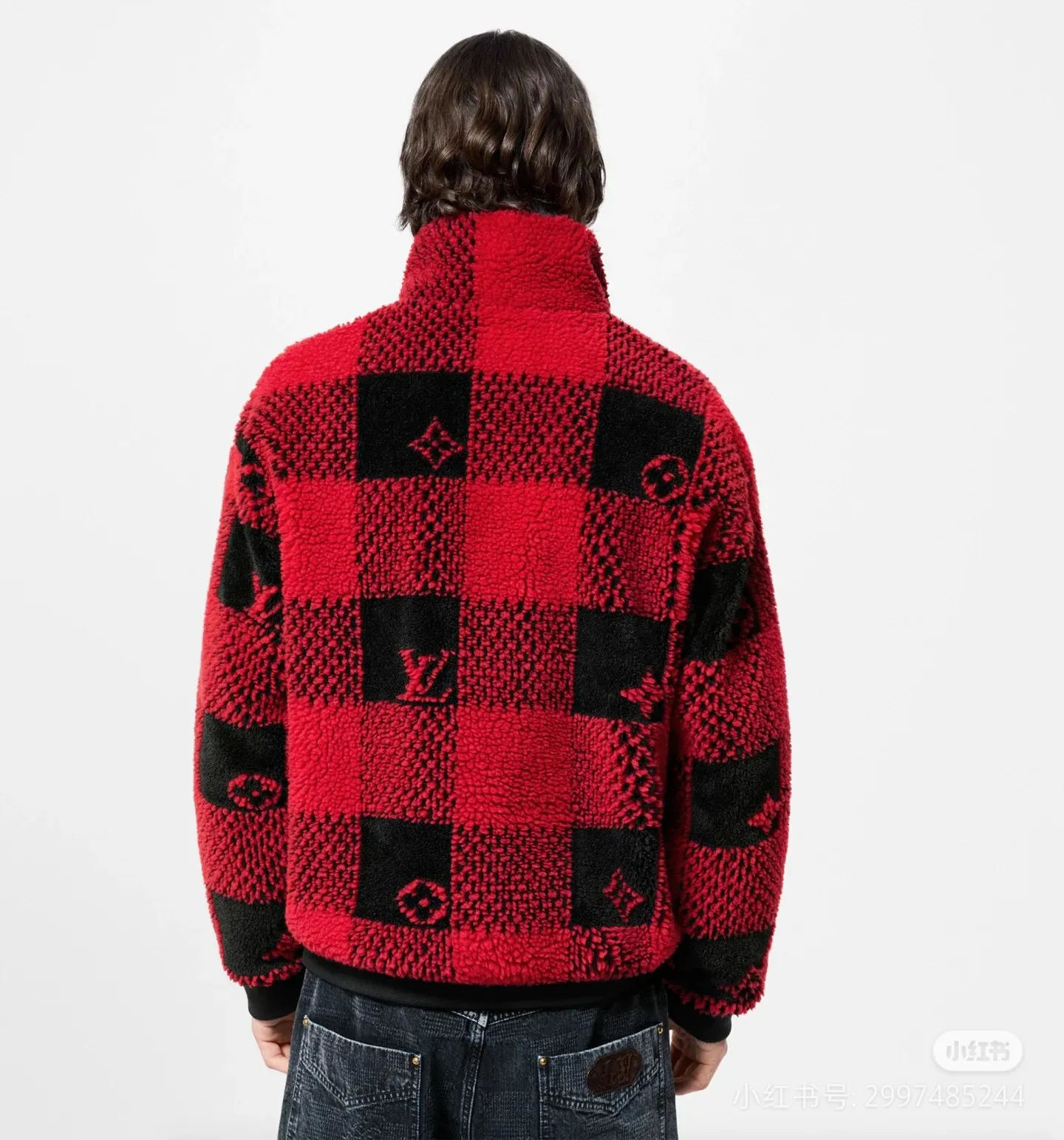 Model Picture | Size Chart LV 24ss New Cashmere Tunic Jacket Craft Description: Red and black contrasting checkerboard effect, Monogram flowers integrated into Damier Buffalo plaid, zipper front with brand-engraved zipper puller, metal zipper placket, ribbed cuffs and hem, knitted lining to increase comfort, casual style, not picky, same style for men and women!