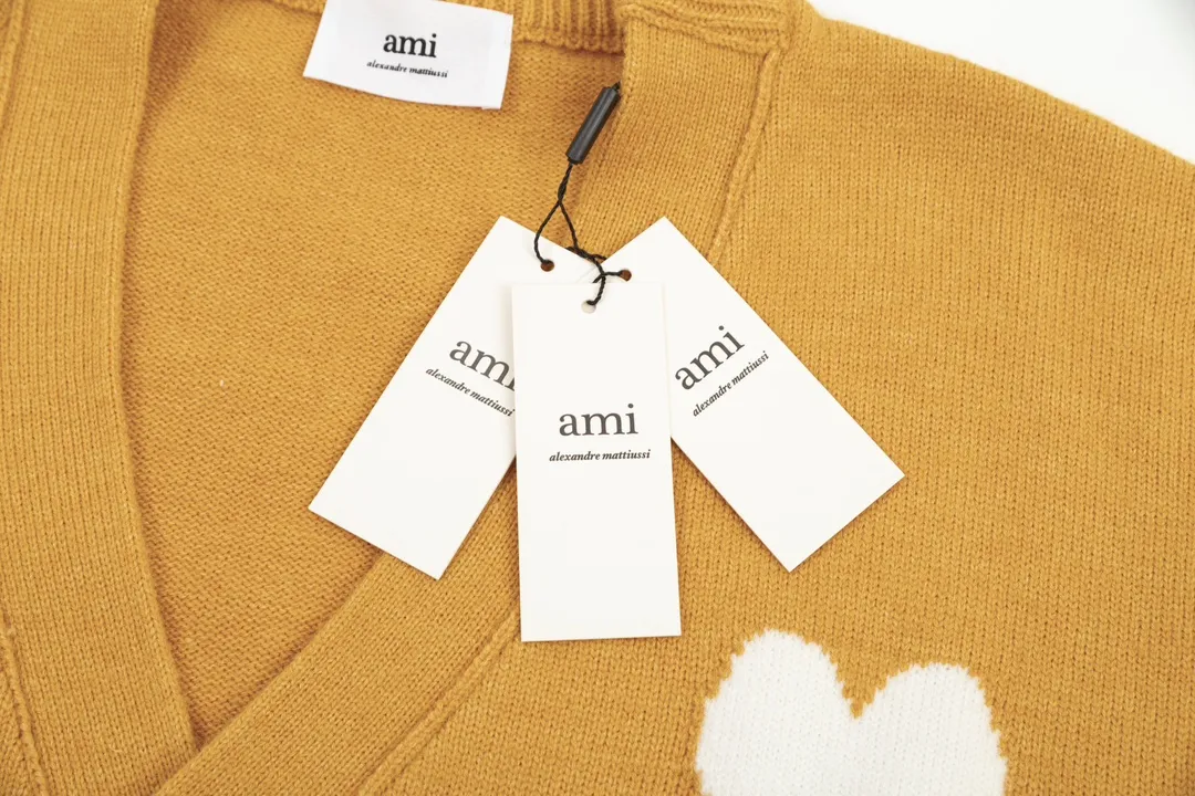 A8129# AMI Paris 2023 new autumn and winter big love alpaca blended soft and waxy knitted cardigan cloud sweater jacket Oversize version for men and women Color: blue yellow pink purple gray apricot mustard yellow off-white Size: S-XL