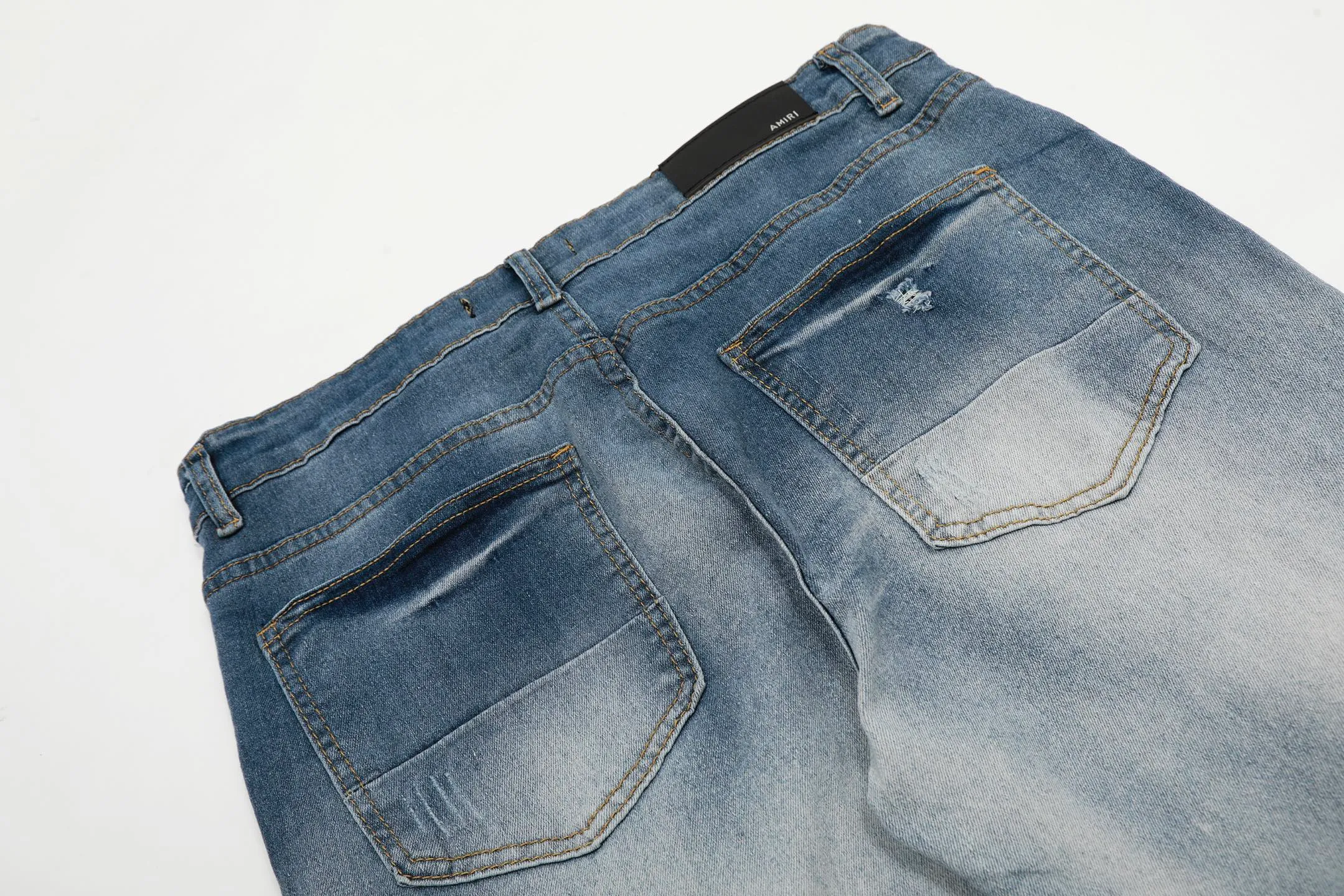 #M11 P168💰 AMIRI patch embroidery jeans trousers AMIRI high street basic ripped tight elastic jeans trousers amiri brand jeans break the production process and cutting of the original jeans, the fabrics are softer and more comfortable Hand-sewn collar label Customized logo buttons Genuine leather tag Color: Picture color Size: 30-32-34-36