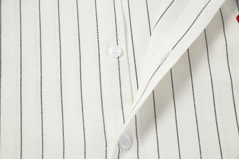 AMI Paris classic autumn red love heart embroidered on the chest. Casual cotton large striped short-sleeved Oxford shirt. Original custom-made 180g pure cotton fabric. Loose off-shoulder version. Same style for men and women. Color: black and white, blue and white. Size: S-XL.