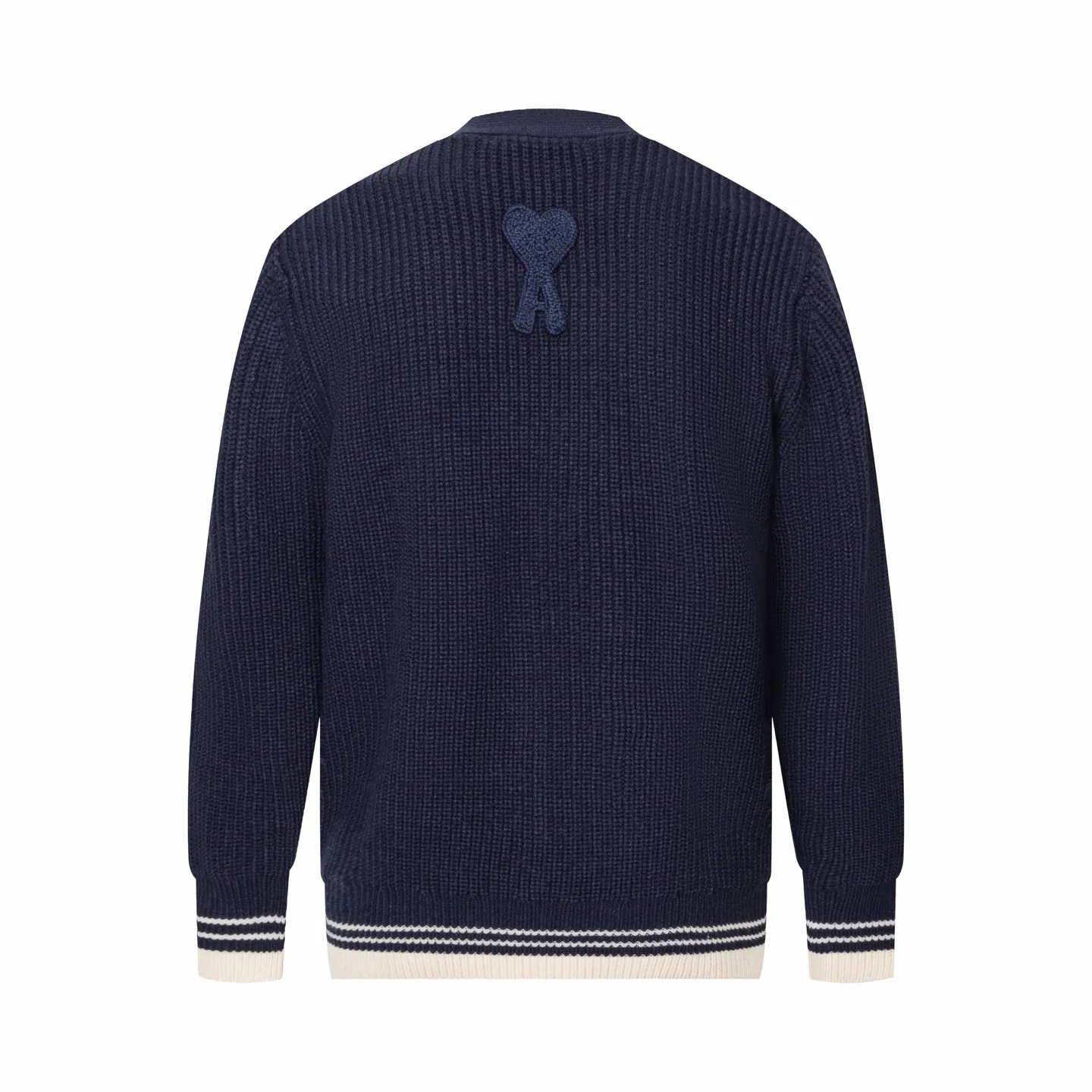 🅿️600 Ami woven love stripe contrasting V-neck knitted cardigan (navy blue). The original version was purchased for 3,042 and developed. The fabric is made of alpaca wool to maintain a stable shape. The stitching is even and firm, and the details are meticulously handled, reflecting the brand's strict control over quality. The overall design is simple and elegant, suitable for various occasions. Whether it is business or leisure, it can show an elegant and decent style. The overall wiring is straight and delicate, the fabric is comfortable and soft, and the color is consistent without color difference. It can be matched with the same style to create a fashionable look, and can be used in various occasions. Customized accessories, complete with three standards, the same style for men and women. Size:S-M-L-XL