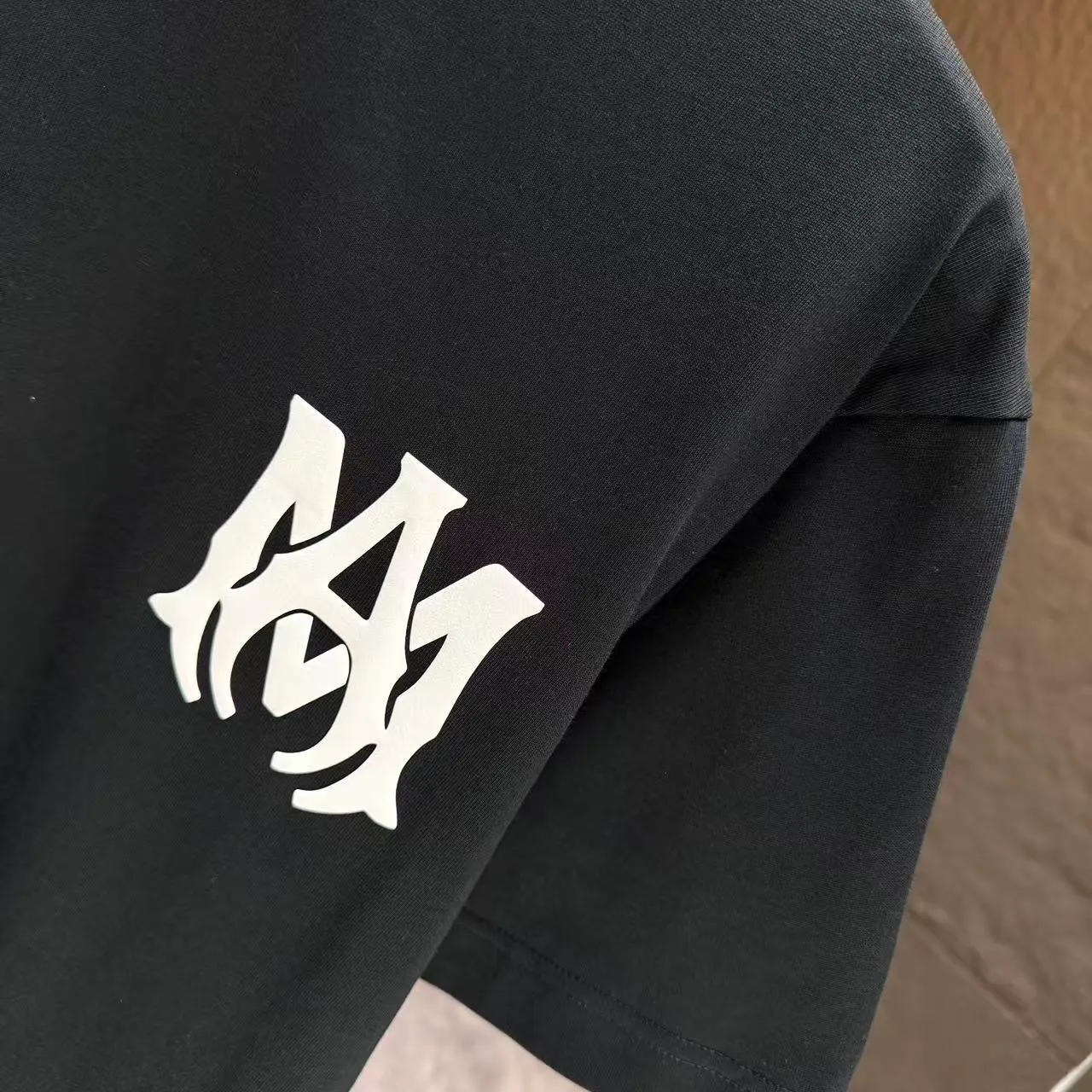 P150 AMIRI* 2025 autumn and winter new short-sleeved T-shirt Customized pure cotton letter logo three-dimensional foam Color: black white clever color dark red Size: S M L XL XXL