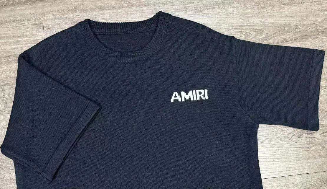 P190 🎉AMIRI new short-sleeved sweater, letter jacquard on the chest, exclusive large logo jacquard on the back, color: gray black number: S M L XL XXL