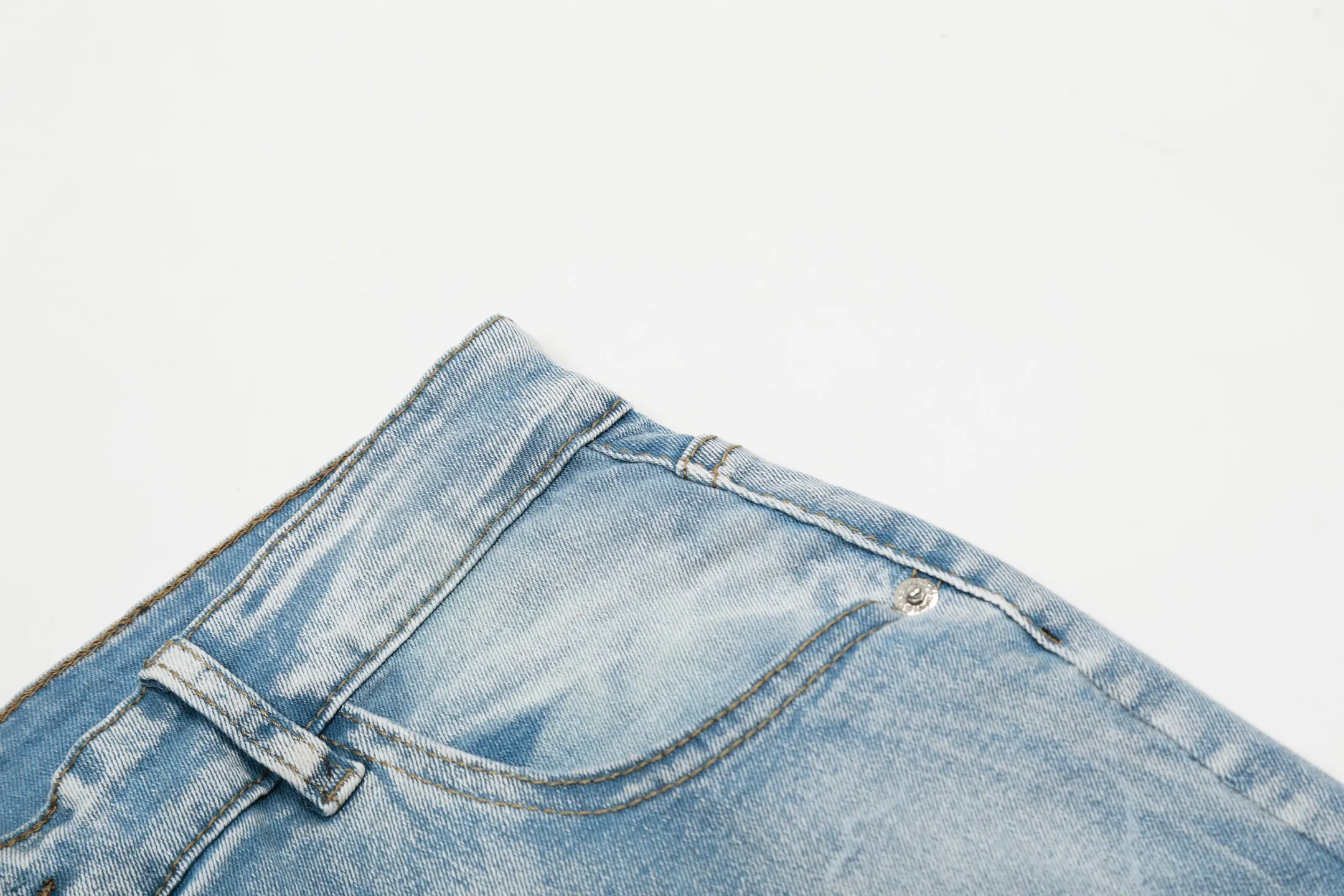 #M09 P168💰 AMIRI patch embroidery jeans trousers AMIRI high street basic ripped tight elastic jeans trousers amiri brand jeans break the production process and cutting of the original jeans, the fabrics are softer and more comfortable Hand-sewn collar label Customized logo buttons Genuine leather tag Color: blue Size: 30-32-34-36