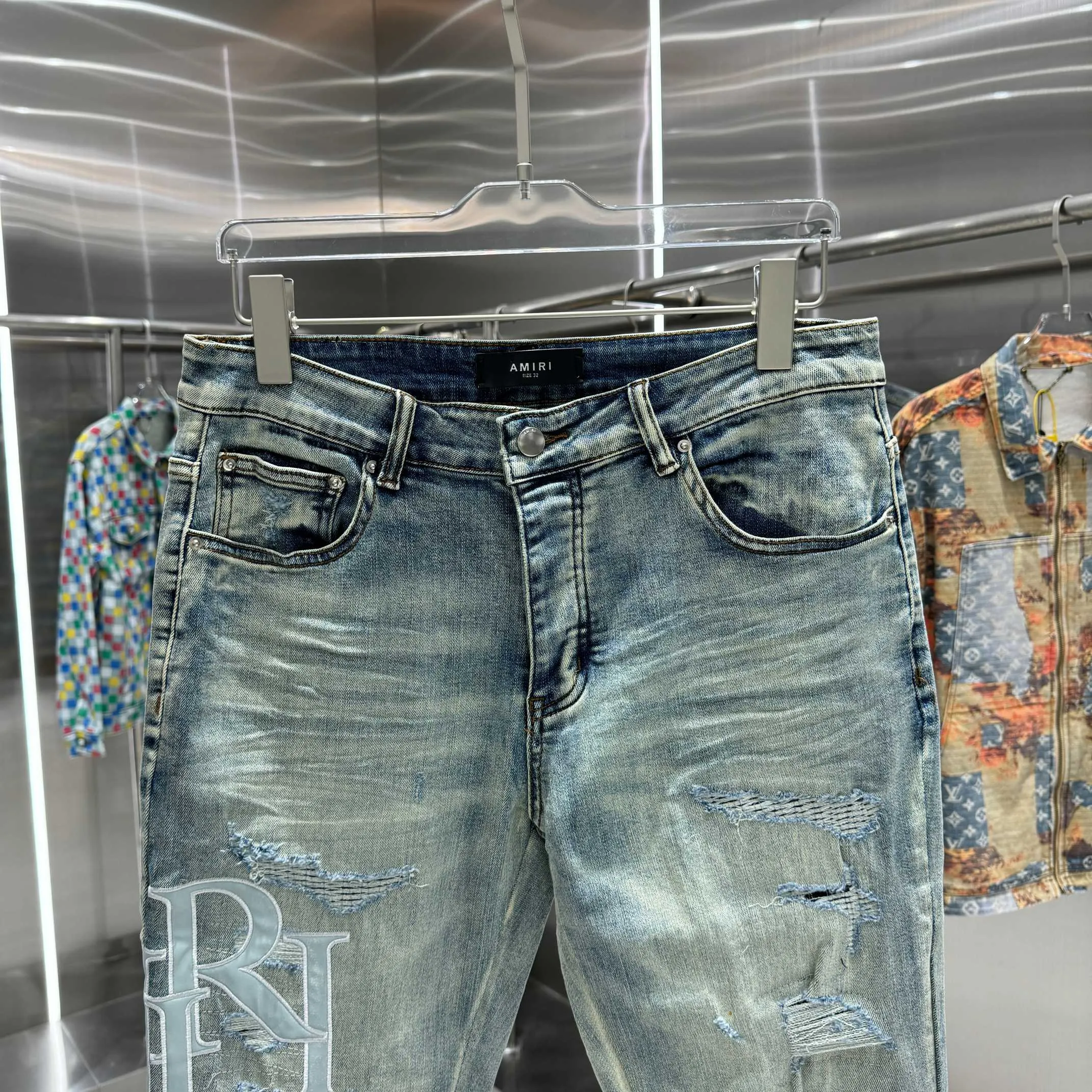 P290 Amiri ripped letter embroidery craft street fashion slim fit stretch jeans color blue size 30 32 34 36 38
