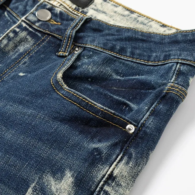 #N20 P246💰 (Top version) AMIRI hot high street jeans slim fit stretch washed knife cut trousers men's fashion AMIRI amiri is transliterated as Emil, which is the name of the founder. Mike Amiri, the founder of amiri, grew up in Los Angeles, USA. He was influenced by local street culture and Punk Rock since he was a child, so he founded the amiri brand named after himself. A variety of trendy clothing meets the needs of different trendy players. Amiri clothing has novel and unique styles and is a well-known street brand in the United States. The styles and styles of many clothes are loved by many street photographers. The various clothing styles meet the dressing needs of different people, show their unique temperament, and show the trend of dressing. amiri's jeans are relatively famous. Not only do they have many styles, but the quality of the jeans is also very good. Many celebrities have also worn amiri brand jeans. Color: Picture color Size: 28, 30, 32, 34, 36 28 30 32 34 36 Waist 71 76 81 86 91 Qianlang 26.5 27.5 28.5 29.5 30.5 Hou Lang 37 38 39 40 41 Foot 14 14.8 15.6 16.4 17.2 Foreign Minister 100 102 104 106 107