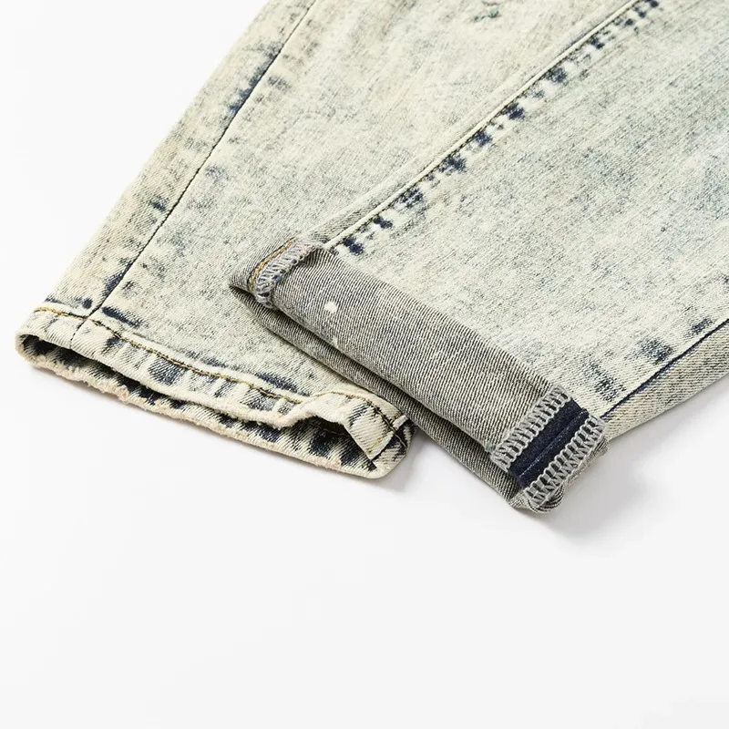 #N20 P246💰 (Top version) AMIRI hot high street jeans slim fit stretch washed knife cut trousers men's fashion AMIRI amiri is transliterated as Emil, which is the name of the founder. Mike Amiri, the founder of amiri, grew up in Los Angeles, USA. He was influenced by local street culture and Punk Rock since he was a child, so he founded the amiri brand named after himself. A variety of trendy clothing meets the needs of different trendy players. Amiri clothing has novel and unique styles and is a well-known street brand in the United States. The styles and styles of many clothes are loved by many street photographers. The various clothing styles meet the dressing needs of different people, show their unique temperament, and show the trend of dressing. amiri's jeans are relatively famous. Not only do they have many styles, but the quality of the jeans is also very good. Many celebrities have also worn amiri brand jeans. Color: Picture color Size: 28, 30, 32, 34, 36 28 30 32 34 36 Waist 71 76 81 86 91 Qianlang 26.5 27.5 28.5 29.5 30.5 Hou Lang 37 38 39 40 41 Foot 14 14.8 15.6 16.4 17.2 Foreign Minister 100 102 104 106 107