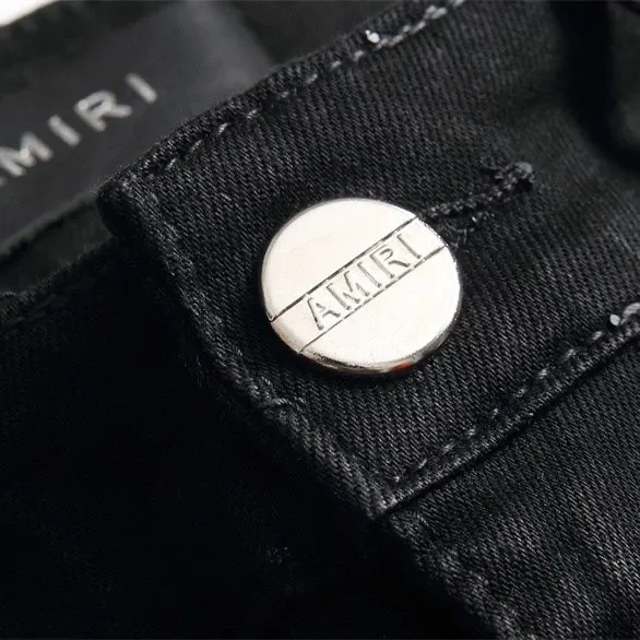P246 💰 (Top version) AMIRI popular high street jeans slim fit stretch washed knife cut trousers for men. AMIRI amiri is transliterated as Emil, which is the name of the founder. Mike Amiri, the founder of amiri, grew up in Los Angeles, USA. He was influenced by local street culture and Punk Rock since childhood, so he founded the amiri brand named after himself. A variety of trendy clothing meets the needs of different fashion players. Amiri clothing has novel and unique styles and is a well-known street brand in the United States. The styles and styles of many clothes are loved by many street photographers. The various clothing styles meet the dressing needs of different people, show their unique temperament, and show the trend of dressing. amiri's jeans are relatively famous. Not only do they have many styles, but the quality of the jeans is also very good. Many celebrities have also worn amiri brand jeans. Color: Picture color Size: 28, 30, 32, 34, 36 28 30 32 34 36 Waist 71 76 81 86 91 Qianlang 26.5 27.5 28.5 29.5 30.5 Hou Lang 37 38 39 40 41 Foot 14 14.8 15.6 16.4 17.2 Foreign Minister 100 102 104 106 107