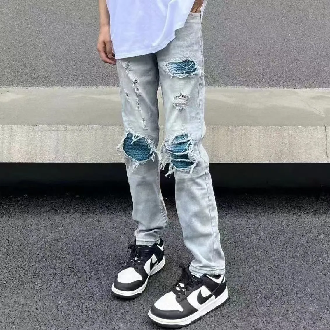 #M68 P168💰 AMIRI patch embroidery jeans trousers AMIRI high street basic ripped tight elastic jeans trousers amiri brand jeans break the production process and cutting of the original jeans, the fabrics are softer and more comfortable Hand-sewn collar label Customized logo buttons Genuine leather tag Color: Picture color Size: 30-32-34-36