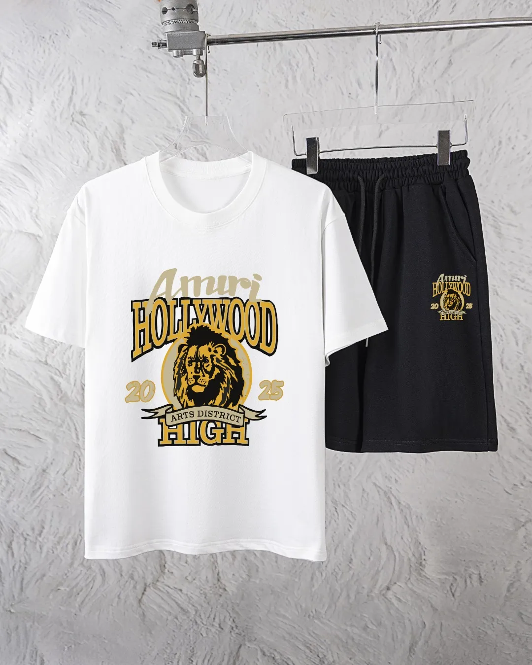 P280 AMIRI exclusively provides new trendy men’s fashionable round neck short-sleeved shorts suits, trendy and fashionable casual short-sleeved suits! It has high breathability and comfort, impeccable details, and brand element design concept, reflecting high quality. It presents a casual cut and the upper body shape is great! Material: 260g double yarn pure cotton short sleeves + 360g pure cotton terry shorts Size: S-XXL 🔥 (please state your height and weight when placing an order)