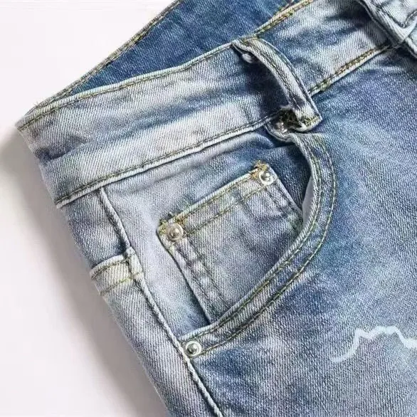 #M09 P168💰 AMIRI patch embroidery jeans trousers AMIRI high street basic ripped tight elastic jeans trousers amiri brand jeans break the production process and cutting of the original jeans, the fabrics are softer and more comfortable Hand-sewn collar label Customized logo buttons Genuine leather tag Color: blue Size: 30-32-34-36