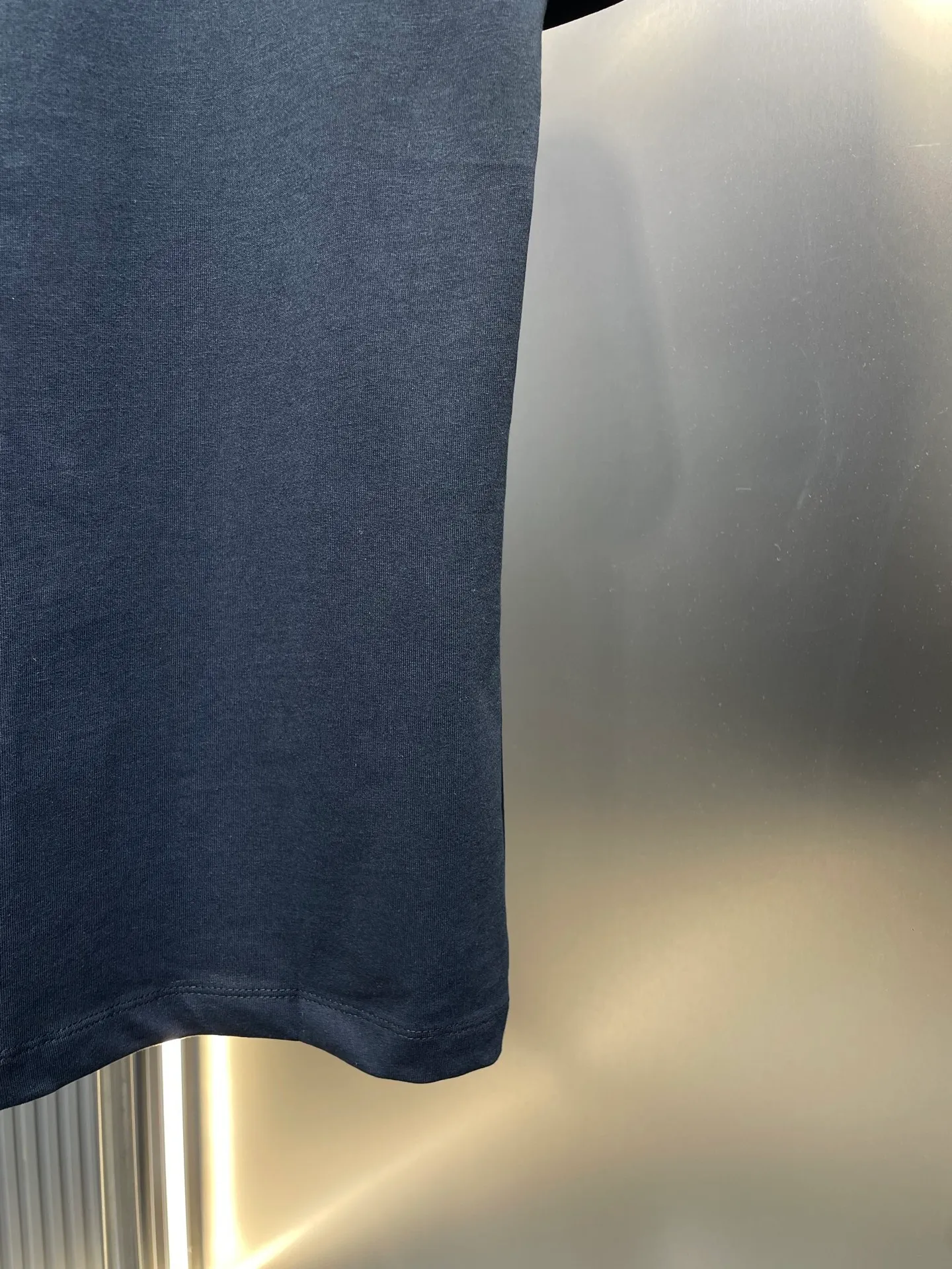 🅿️260 Ami Paris🌟【Top original order】Capsule embroidered short sleeves. Customized luxury high-precision cotton essence. Soft and delicate, comfortable and close to the skin. Indulge in the depth of black. Blue, white and red AMI capsule embroidery on the chest. The collision of blue, white and red colors is like a smart artistic symbol. It complements the rear ❤️A to add brand recognition. It uses a minimalist shape to contain the soul of fashion. Process 1: Adopt imported machine embroidery process, use advanced computer control system and precision mechanical components to realize Ami capsule three-color embroidery and ❤️A embroidery operations with high precision and smooth and delicate lines. Process 2: The fabrics are washed and have a better hand feel. Not easy to deform, not easy to shrink, not easy to fade, and maintain long-term beauty. Accessories: Customized 1:1 Ami trademark. Version: Loose version. Size: S M L XL