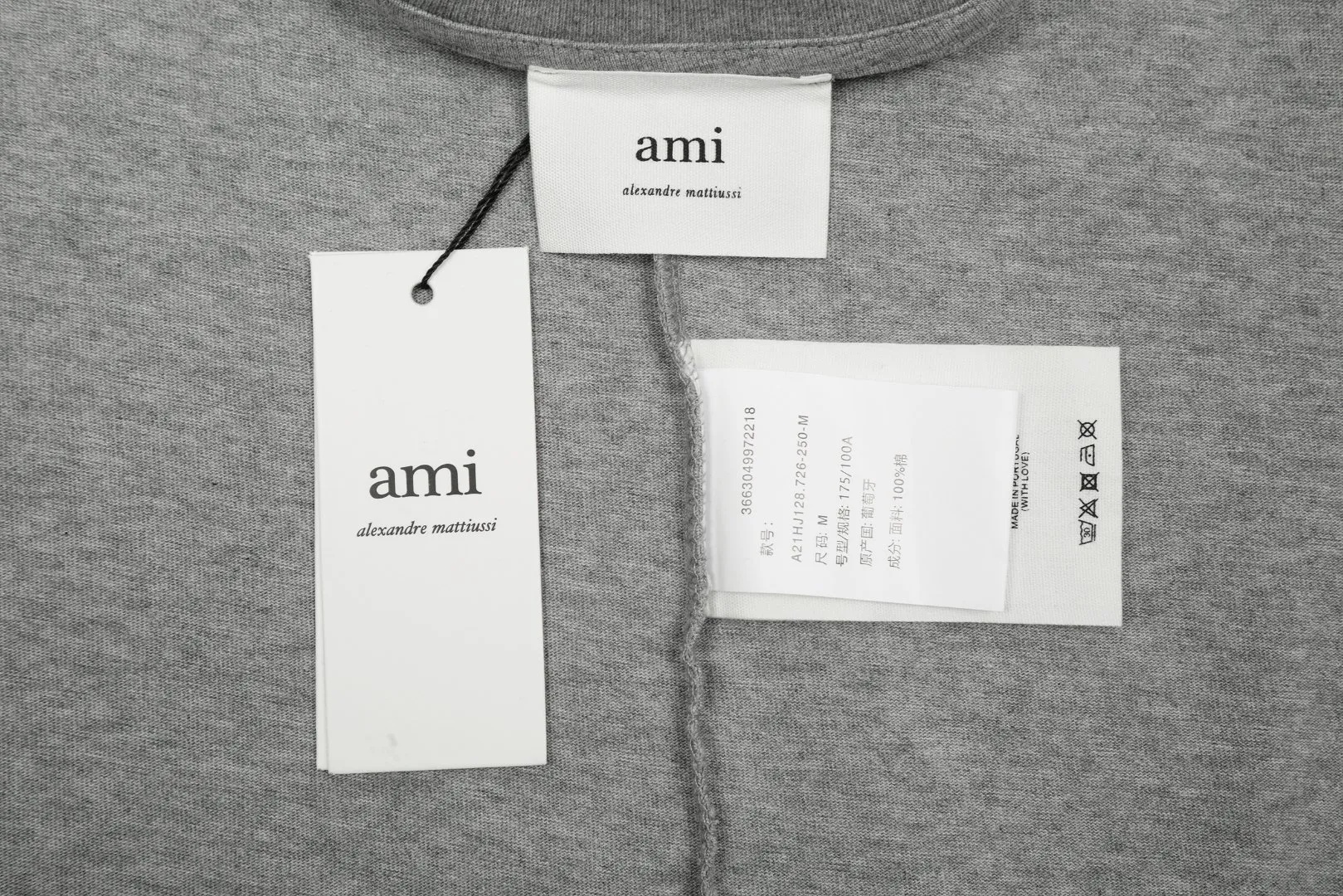 🅿️116 "The first quality in the market" Style number: LT3109# Ami Ami 2024ss spring and summer classic new embroidered love short sleeves We have been making this style for the third year. At the beginning, there were no counters in mainland China and we were already making it. The quality and details are invincible. Order with confidence and pay attention to the details. ✅2024 newly upgraded two-end folding handmade main wheat. Restore the counter. ✅240G Xinjiang long-staple cotton top double yarn. The shrinkage rate is controlled at 2%. Export-grade solid color quality, truly not easy to deform, shrink or fade. ✅Details are the only one in Guangzhou. Half-fold neck design at the counter. Complex workmanship. ✅The maximum size can be worn up to 230 catties. No pressure to export to Europe and the United States. Sizes S-XL Color (8 colors): Black, navy, oatmeal, pink, white, gray, light blue, rose pink
