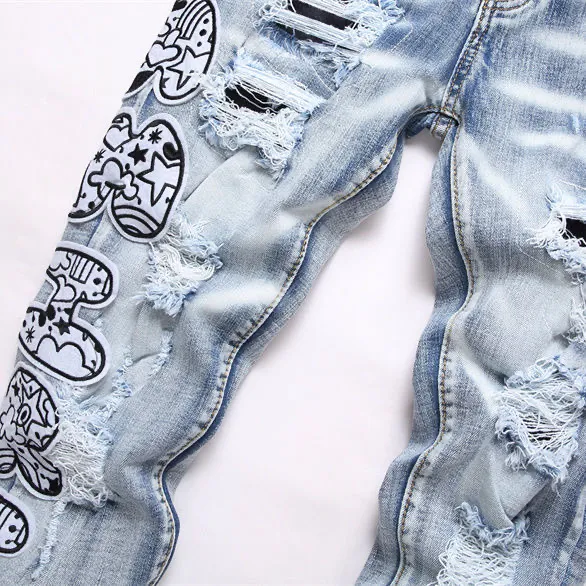P186 Top replica AMIRI splash-ink medal patch embroidered jeans trousers AMIRI high street basic ripped tight stretch jeans trousers Amiriamiri is transliterated as Emil, which is the name of the founder. Mike Amiri, the founder of amiri, grew up in Los Angeles, USA. He was influenced by the local street culture Rock since childhood, so he founded the amiri brand named after himself. A variety of trendy brand clothing meets the needs of different fashion players. Amiri clothing has novel and unique styles and is a well-known street brand in the United States. Many of its styles and styles are loved by many street photographers. Various clothing styles meet the needs of different people, show their unique temperament, and show the trend of dressing. amiri's jeans are relatively famous. Not only do they have many styles, but the quality of the jeans is also very good. Many celebrities have also worn amiri brand jeans.  The jeans of the amiri brand break through the production process and cutting of the original jeans. The fabrics are relatively soft and comfortable, and are not as hard as some jeans, which can irritate the skin and cause the skin to bleed when worn. Los Angeles trendy brand Amiri's jeans are made with great detail from tailoring to texture, adding wrinkles, bullet holes, damage and other details to add to the trendiness of the jeans. You can choose the style that suits you according to your own needs. Only when you wear a suitable style can you have a certain sense of fashion.  In recent years, high street has become a word that appears more and more frequently in men's clothing. High street style has also become an important direction for everyone's matching. High street related items are basically inseparable from oversize or off-shoulder tops. The lower body is matched with trackpants or tight-fitting denim. In my opinion, the most representative one is perhaps annihilation. Color; picture color Size: m l xl xxl