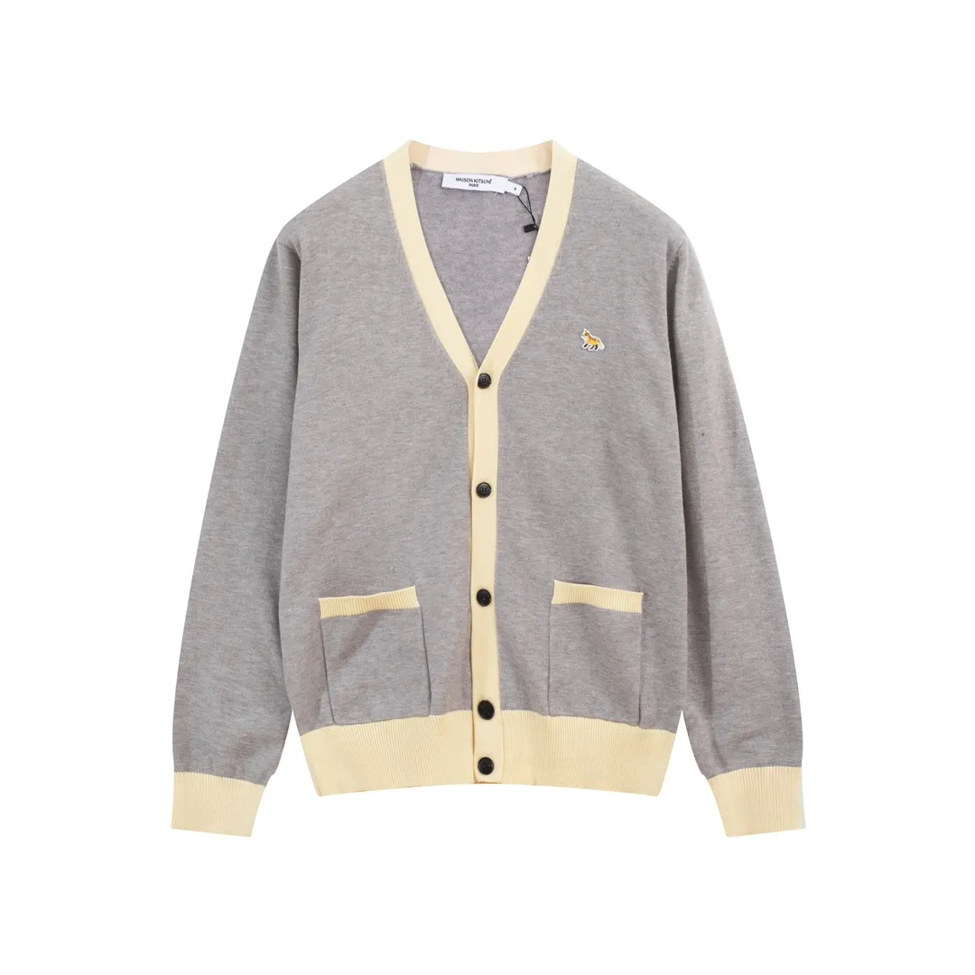 P200 A089# MAISON KITSUNE 2023 new autumn and winter classic little fox embroidered V-neck cardigan jacket sweater, same style for men and women Color: black gray light brown Baolan Size: S-XL