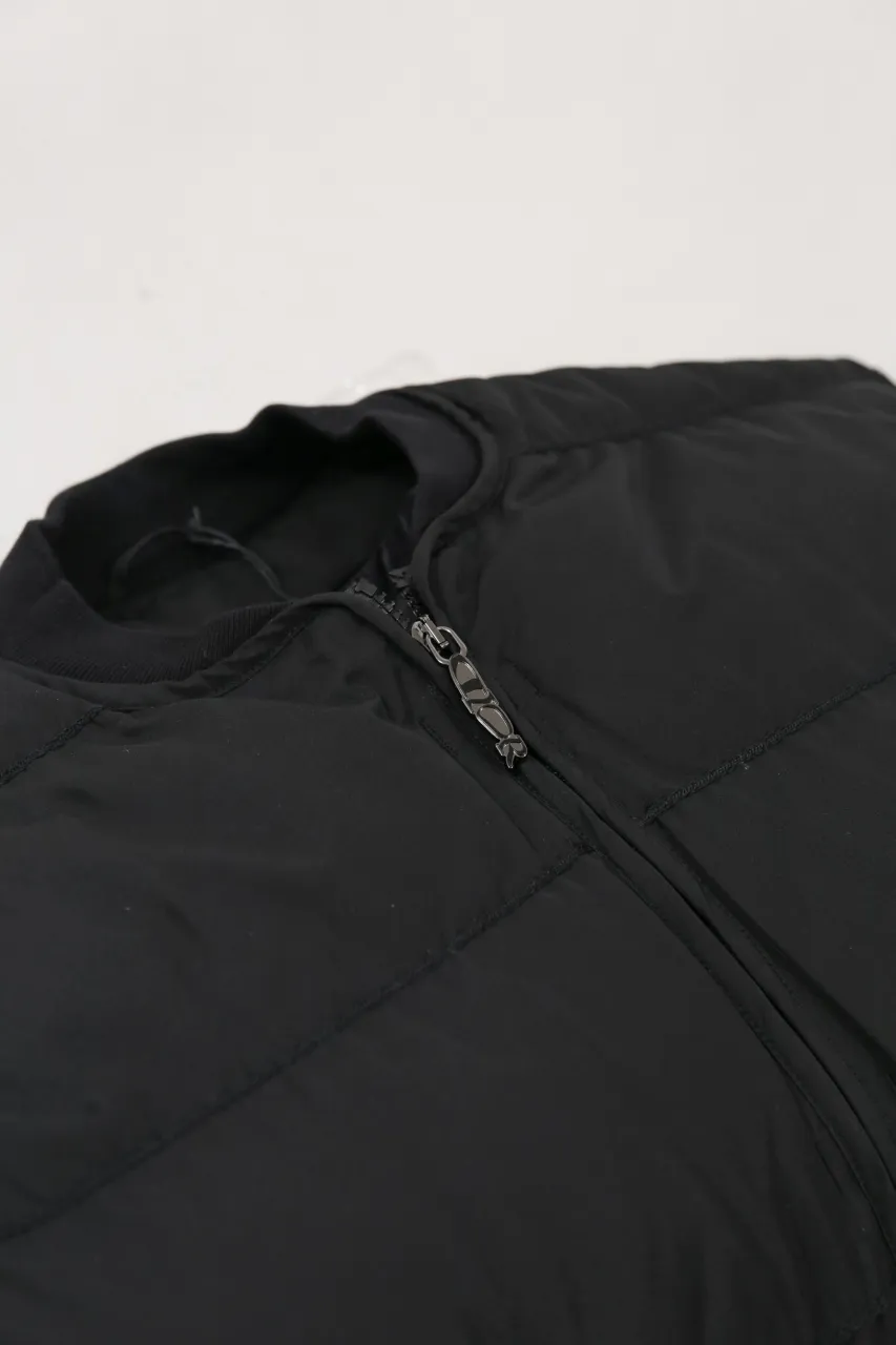 DIOR AND LEWIS HAMILTON JACKET Black technical fabric with removable sleeves This jacket is from the DIOR AND LEWIS HAMILTON limited series. Crafted from black technical fabric and embellished with DIOR AND LEWIS HAMILTON embroidery, the graphic design highlights the iconic Dior signature. With detachable sleeves, it can be worn in two different ways. It can be paired with jeans to create a low-key sporty look. DIOR AND LEWIS HAMILTON Embroidery and zip Knitted collar Detachable sleeves Front and internal flapless pockets Body: 100% nylon, Lining: 100% nylon