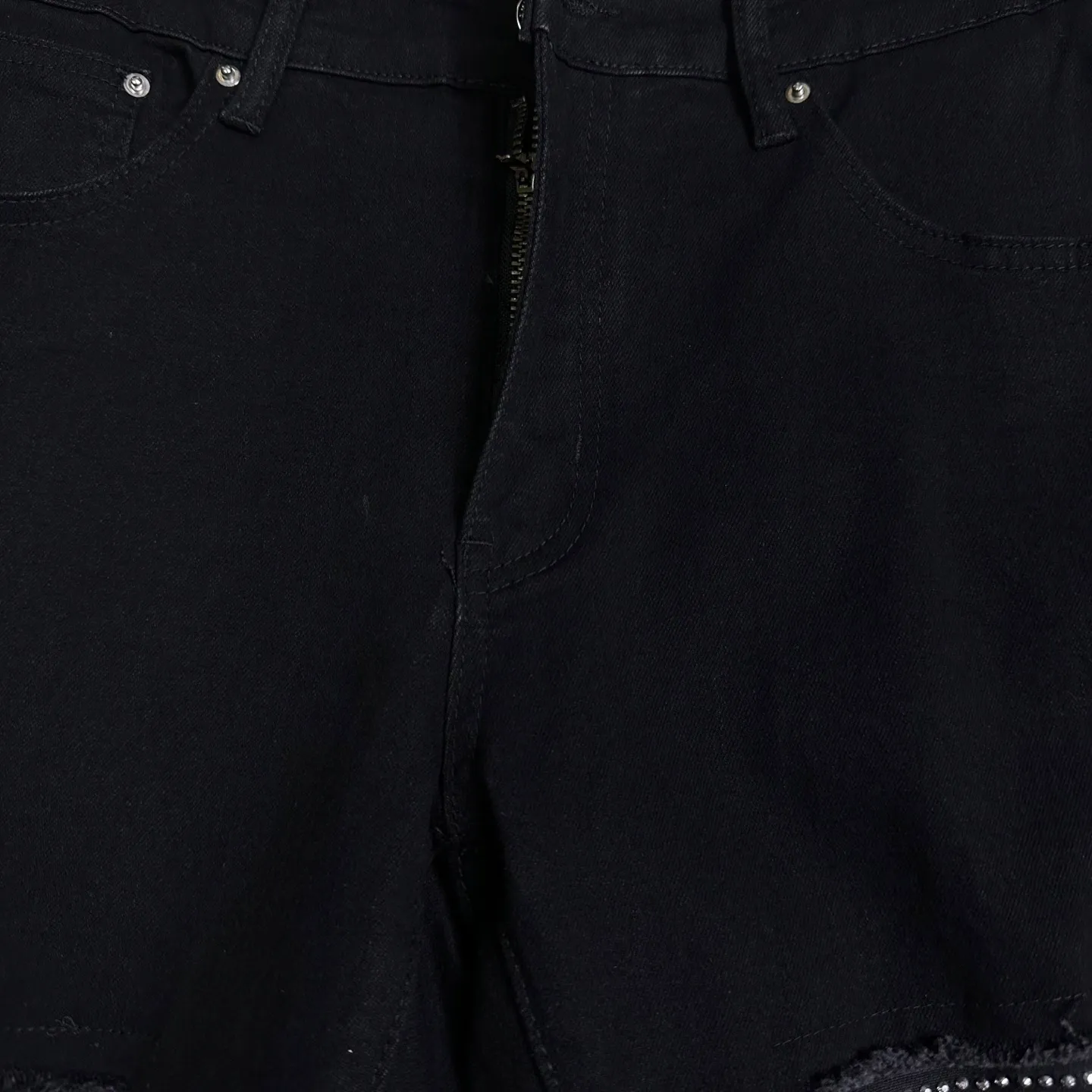 P230 Amiri 2025 new hot diamond patch couples style washed stretch jeans 🔥High version🔥High version🔥Top ceiling quality Styles with different washed textures are very friendly to people with thin legs and thick legs. The straight version is very flattering to the leg shape. Moderate length that never goes out of style, easy to match with casually, basic styling for various styles, a must-have in the wardrobe! The fabric is stiff but also makes the upper body soft without losing texture. The washing process is even more perfect. It is a must-have item for everyone! ! ! Washed wheat, hang tag, pants label, three complete labels, color: black, size: 28, 30, 32, 34 (four sizes)