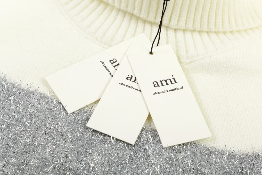 A8150# [Christmas Capsule Series] AMI Paris 2023 new autumn and winter high-neck striped alpaca blended soft and waxy knitted crew neck sweater Oversize version for men and women Color: off-white Size: S-XL
