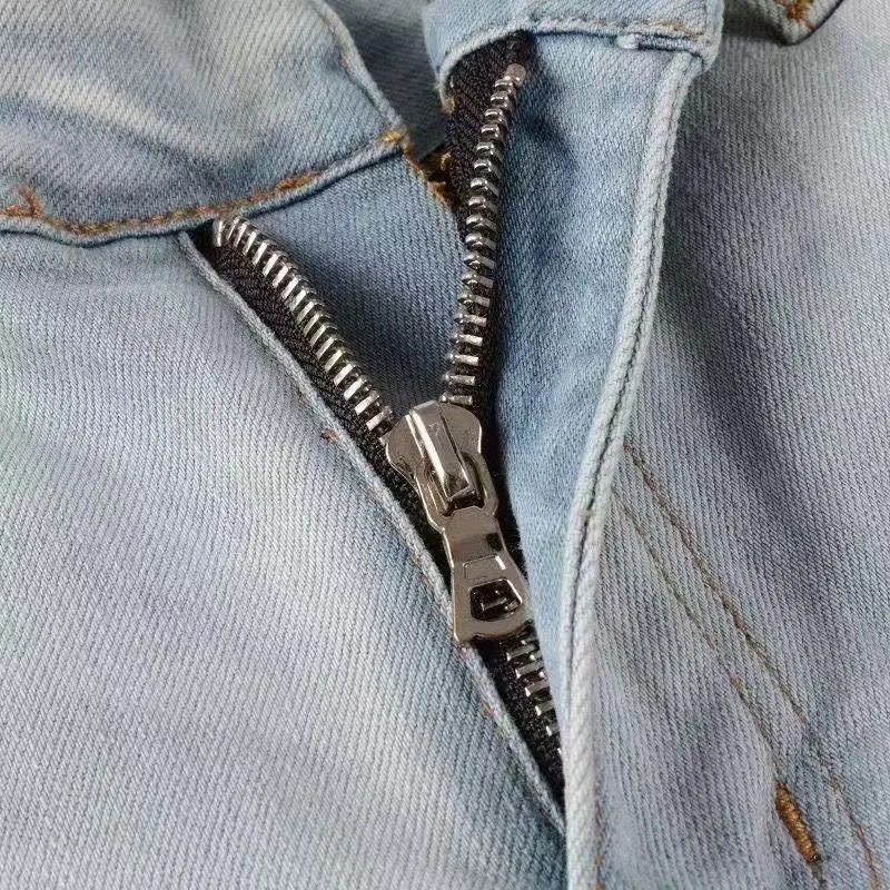 #M47 P168💰 AMIRI patch embroidery jeans trousers AMIRI high street basic ripped tight elastic jeans trousers amiri brand jeans break the production process and cutting of the original jeans, the fabrics are softer and more comfortable Hand-sewn collar label Customized logo buttons Genuine leather tag Color: Picture color Size: 30-32-34-36