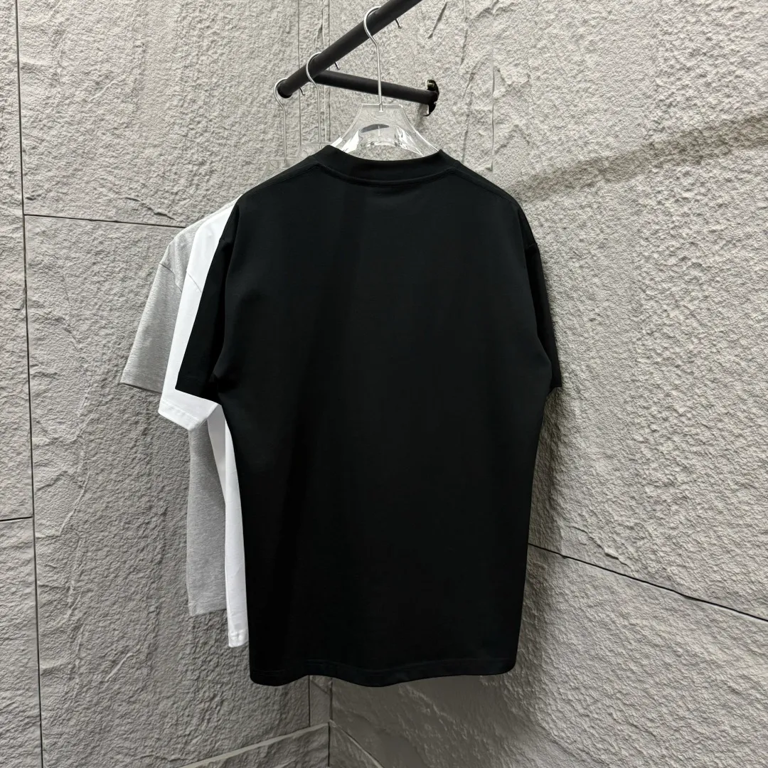 🅿️180 Ami* 2025 spring and summer new short-sleeved T-shirt. Simple classic letter embroidery. Customized double yarn plain cotton fabric. Same style for men and women. Color: black white. Size: S (90-130 catties) M (120-150 catties) L (140-165 catties) XL (160-180 catties) XXL (180-210 catties)