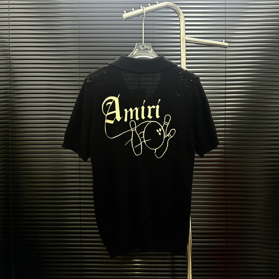 P300 Style: AMIRI bowling knitted POLO cardigan short-sleeved Size: S-XXL Fabric: Wool blend Accessories: Full set of customized original accessories No gender distinction, same style for men and women