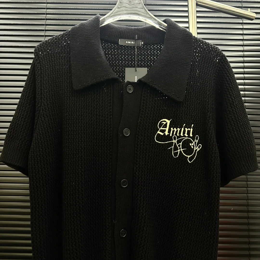 P300 Style: AMIRI bowling knitted POLO cardigan short-sleeved Size: S-XXL Fabric: Wool blend Accessories: Full set of customized original accessories No gender distinction, same style for men and women