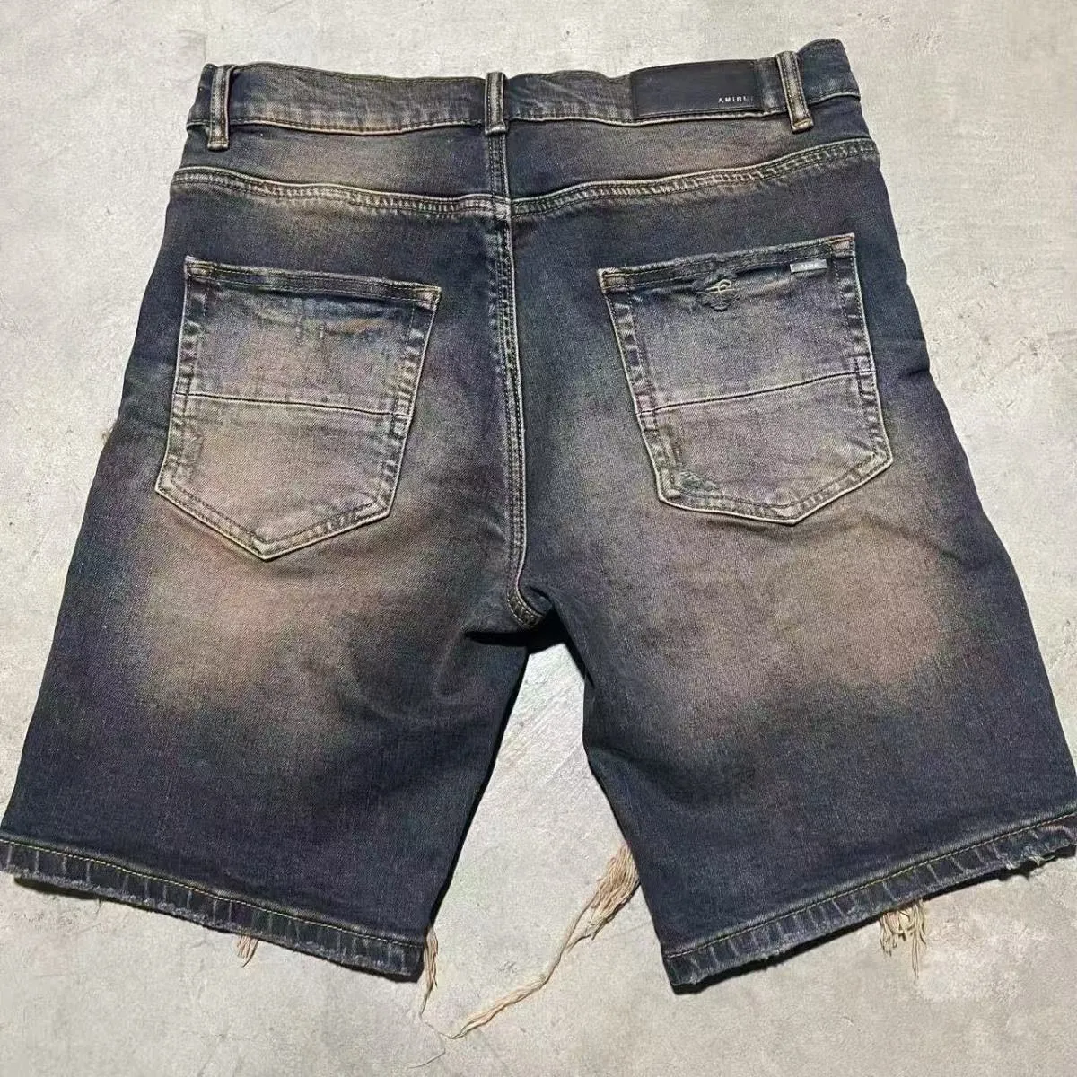 P166 Top replica AMIRI denim shorts AMIRI high street basic ripped tight stretch jeans trousers Amiriamiri is transliterated as Emil, which is the name of the founder. Mike Amiri, the founder of amiri, grew up in Los Angeles, USA. He was influenced by the local street culture Rock since he was a child, so he founded the amiri brand named after himself. A variety of trendy clothing meets the needs of different fashion players. Amiri clothing has novel and unique styles and is a well-known street brand in the United States. Many of its styles and styles are loved by many street photographers. Various clothing styles meet the needs of different people, show their unique temperament, and show the trend of dressing. amiri's jeans are relatively famous. Not only do they have many styles, but the quality of the jeans is also very good. Many celebrities have also worn amiri brand jeans. Fashionability.  Color; picture color Size: m l xl xxl