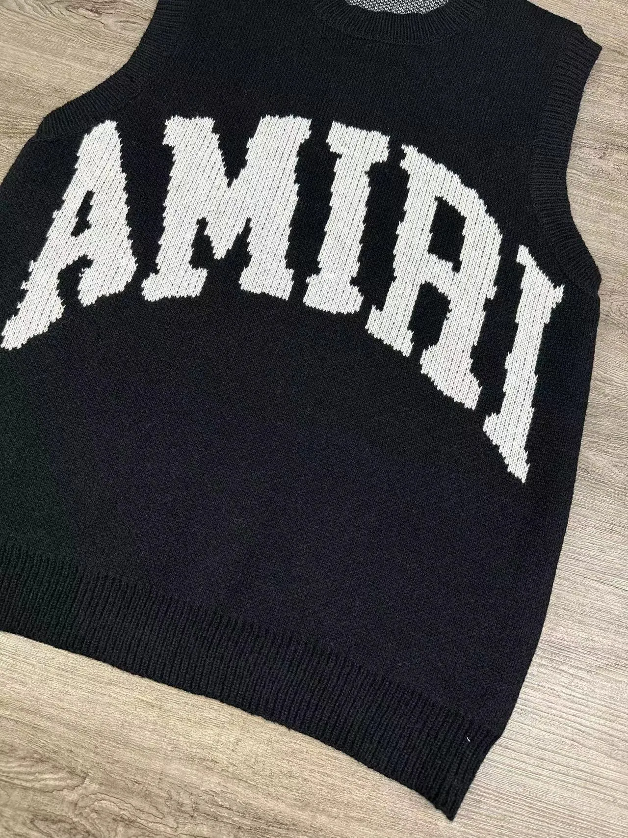 P300 AMIRI vest sweater suit, classic logo jacquard on top, exclusive logo embroidery on shorts, color: white, black, size: S M L XL XXL