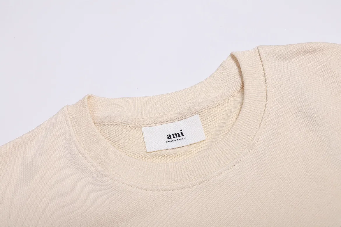P150 Style No. 204 2025 embroidered large chapter style (with matching straight-leg sweatpants without color difference) AMI 2025 autumn and winter classic large chapter round neck sweatshirt 15 colors to meet everyone's needs. The fabric is made of 380 grams of pure cotton fabric, which is thick and textured. The whole network's counters purchase quality supporting output, which perfectly restores the genuine Zhang Zi. All thick wool knits are used. The absolute quality can be compared with any store in the market at will. There is no color difference in the fixed-dyed threads. The detailed accessories and tag packaging are all 1:1 with the genuine products. The ingenuity spirit gives back to customers.   Color: Apricot Gray Chapter Size: S M L XL