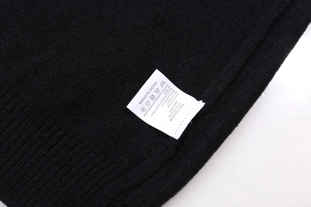 P320 AMIRI new letter logo jacquard, tassel V-neck cardigan sweater Color: blue black apricot Code number: S M L XL XXL