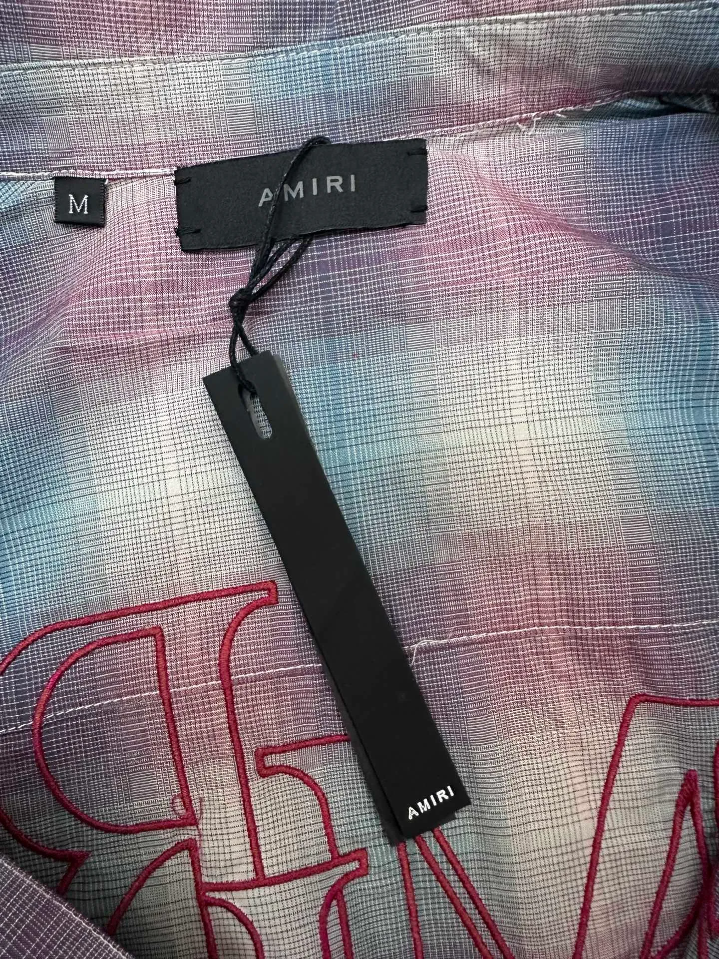 P400 Amiri Gradient Plaid Long Sleeve Shirt Customized yarn colored plaid fabric, frayed hem with distressed effect, symmetrical patch pockets on the chest, brand logo letter embroidery embellishment, large round red embroidery on the back, casual style, same style for men and women.  Size：S/M/L/XL