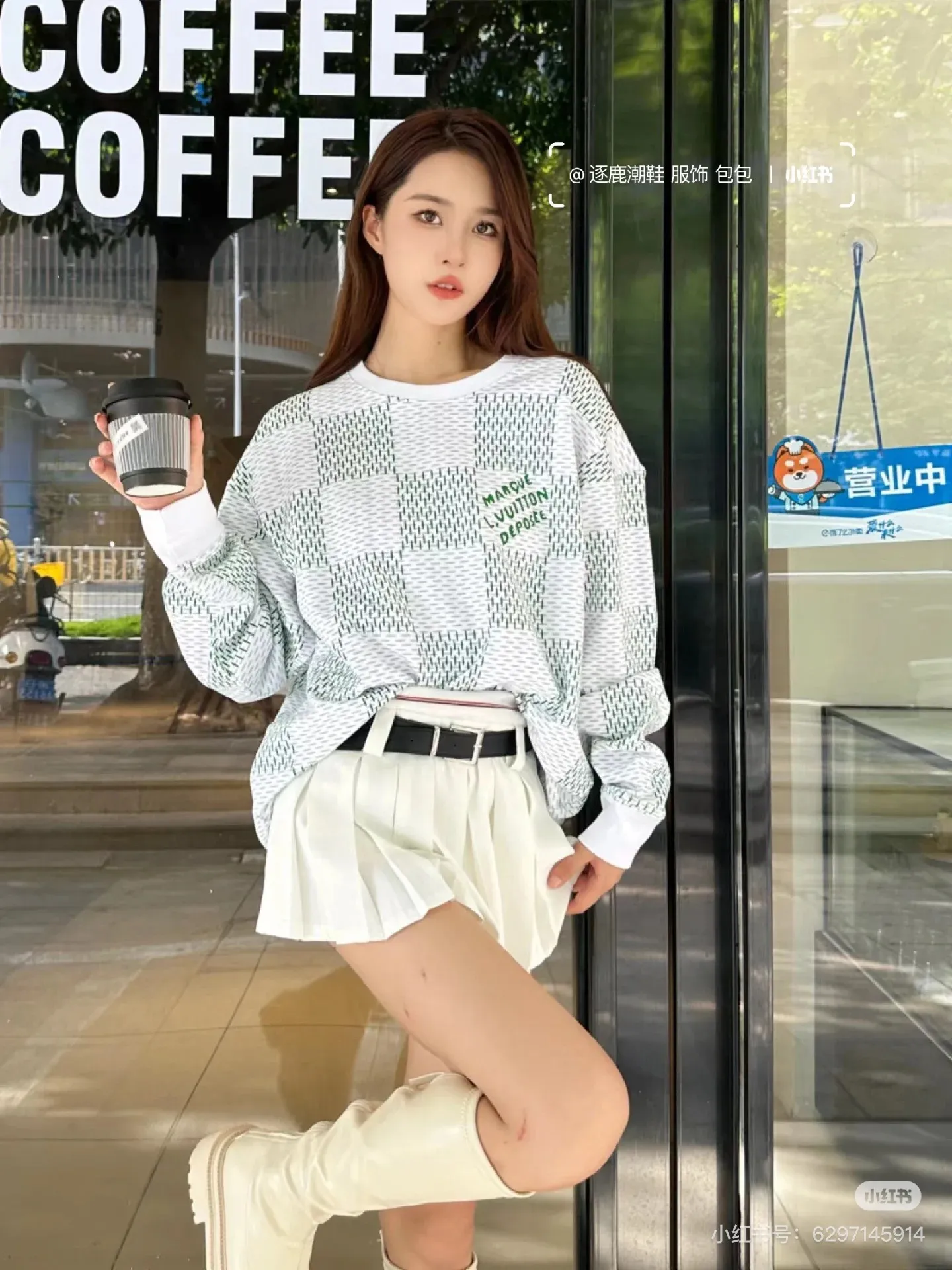 Upper figure Size chart LV 2024FW new autumn and winter style Flying knitted long-sleeved crew neck sweater Imported double-sided three-dimensional jacquard Full-width Light Damier jacquard for texture effect Marque L. Vuitton déposée logo integrated into the chest pattern Knitted rib collar, cuffs and hem Classic cut Uniform for men and women Size: S M L XL