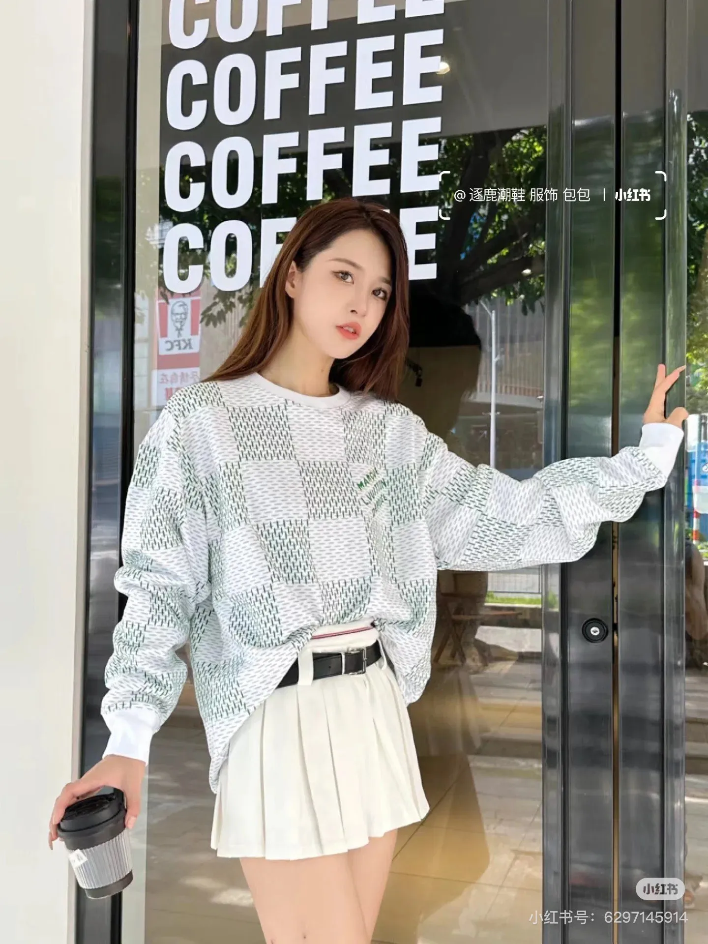 Upper figure Size chart LV 2024FW new autumn and winter style Flying knitted long-sleeved crew neck sweater Imported double-sided three-dimensional jacquard Full-width Light Damier jacquard for texture effect Marque L. Vuitton déposée logo integrated into the chest pattern Knitted rib collar, cuffs and hem Classic cut Uniform for men and women Size: S M L XL
