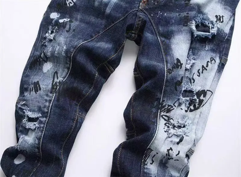 P180 D2 new embroidered men's ripped trendy jeans stretch personalized patches slim fit beggar pants with small feet Top-quality materials Super soft high cotton washed denim fabric The washing cost of each piece is up to three times that of conventional processes The touch is extremely delicate and the texture is very good The whole body is simple and elegant The back pockets of the pants are made of high-end direct-injection technology Extremely exquisite Full marks for details