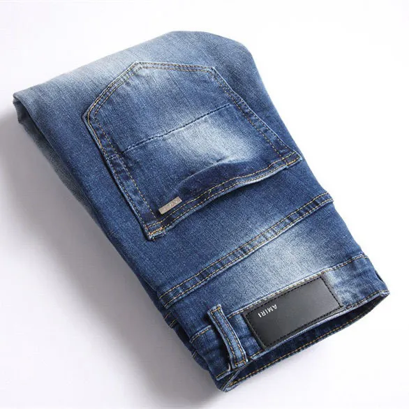 P180 Top replica AMIRI splash-ink medal patch embroidered jeans trousers AMIRI high street basic ripped tight stretch jeans trousers Amiriamiri is transliterated as Emil, which is the name of the founder. Mike Amiri, the founder of amiri, grew up in Los Angeles, USA. He was influenced by the local street culture Rock since he was a child, so he founded the amiri brand named after himself. A variety of trendy brand clothing meets the needs of different fashion players. Amiri clothing has novel and unique styles and is a well-known street brand in the United States. Many of its styles and styles are loved by many street photographers. Various clothing styles meet the needs of different people, show their unique temperament, and show the trend of dressing. amiri's jeans are relatively famous. Not only do they have many styles, but the quality of the jeans is also very good. Many celebrities have also worn amiri brand jeans.  The jeans of the amiri brand break through the production process and cutting of the original jeans. The fabrics are relatively soft and comfortable, and are not as hard as some jeans, which can irritate the skin and cause the skin to bleed when worn. Los Angeles trendy brand Amiri's jeans are made with great detail from tailoring to texture, adding wrinkles, bullet holes, damage and other details to add to the trendiness of the jeans. You can choose the style that suits you according to your own needs. Only when you wear a suitable style can you have a certain sense of fashion.  In recent years, high street has become a word that appears more and more frequently in men's clothing. High street style has also become an important direction for everyone's matching. High street related items are basically inseparable from oversize or off-shoulder tops. The lower body is matched with trackpants or tight-fitting denim. In my opinion, the most representative one is perhaps annihilation. Color; picture color Size: m l xl xxl