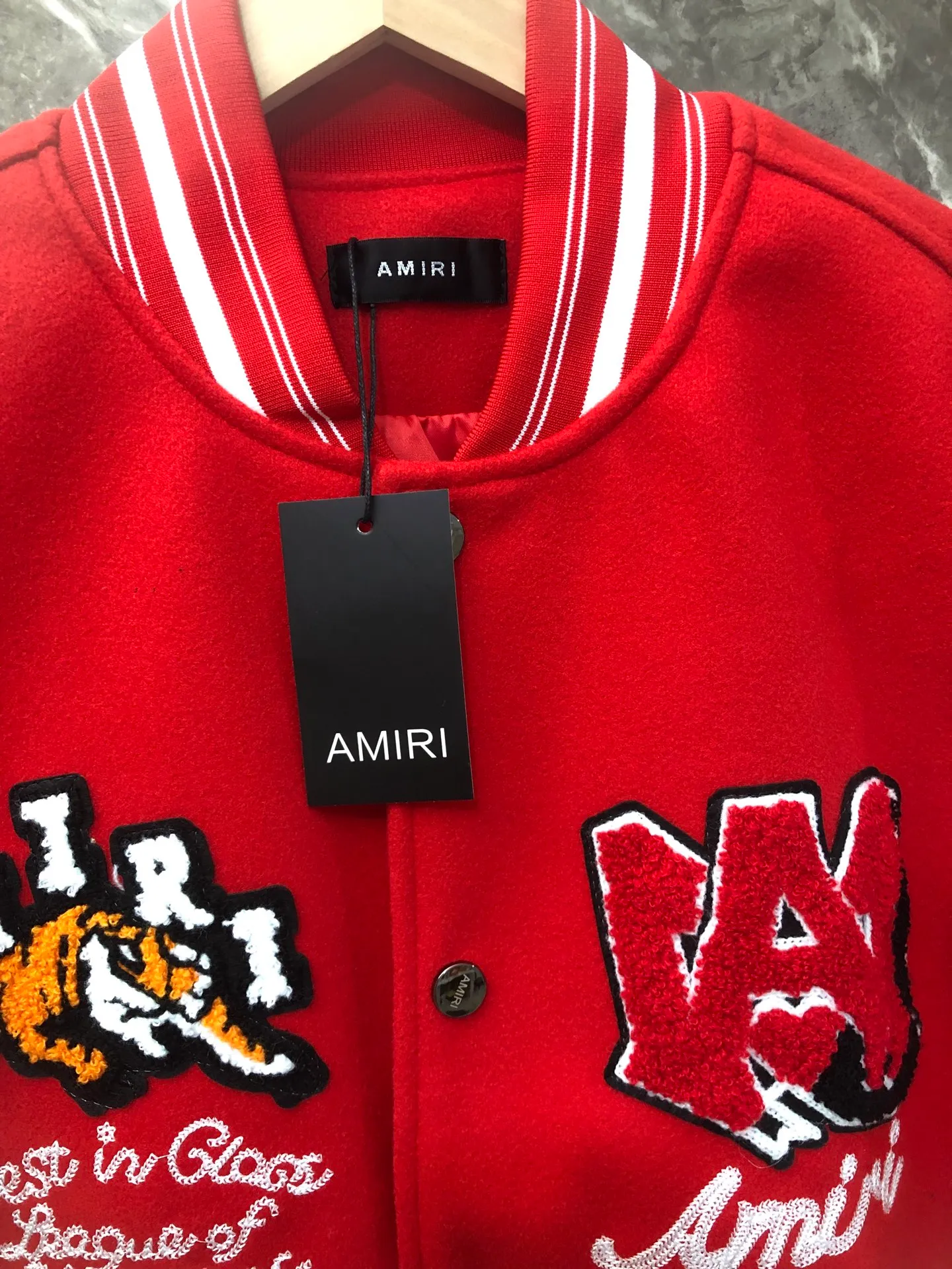 P370 AMIRI's new baseball jacket with tiger towel embroidery and thousands of needle embroideries, made of high-weight dragon and phoenix nylon fabric with pebbled leather sleeves, and heavy-duty hardware buttons restored to 1:1 Size: M L XL XXL