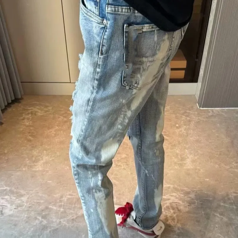 #M91 P168💰 AMIRI patch embroidery jeans trousers AMIRI high street basic ripped tight elastic jeans trousers amiri brand jeans break the production process and cutting of the original jeans, the fabrics are softer and more comfortable Hand-sewn collar label Customized logo buttons Genuine leather tag Color: Picture color Size: 30-32-34-36