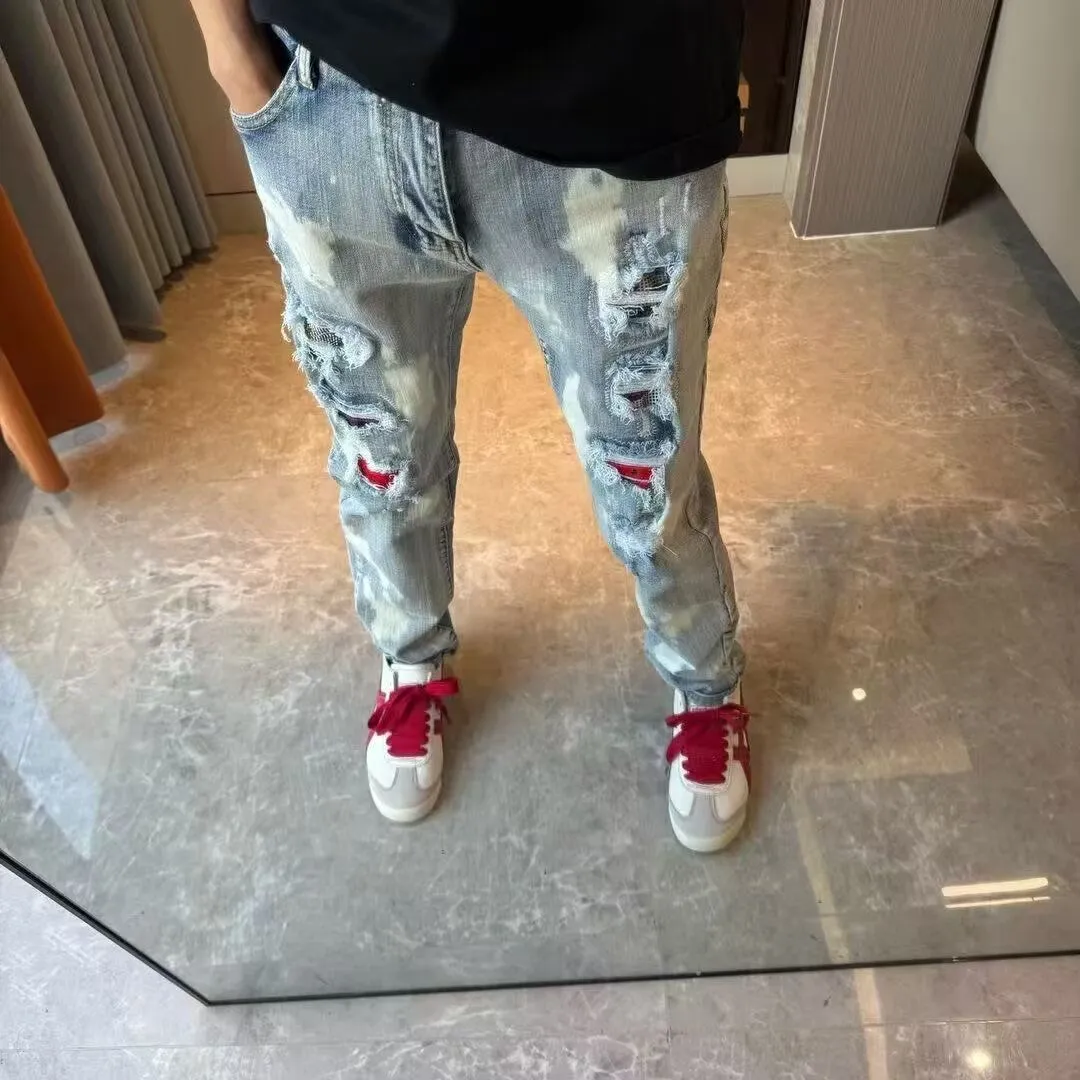 #M91 P168💰 AMIRI patch embroidery jeans trousers AMIRI high street basic ripped tight elastic jeans trousers amiri brand jeans break the production process and cutting of the original jeans, the fabrics are softer and more comfortable Hand-sewn collar label Customized logo buttons Genuine leather tag Color: Picture color Size: 30-32-34-36