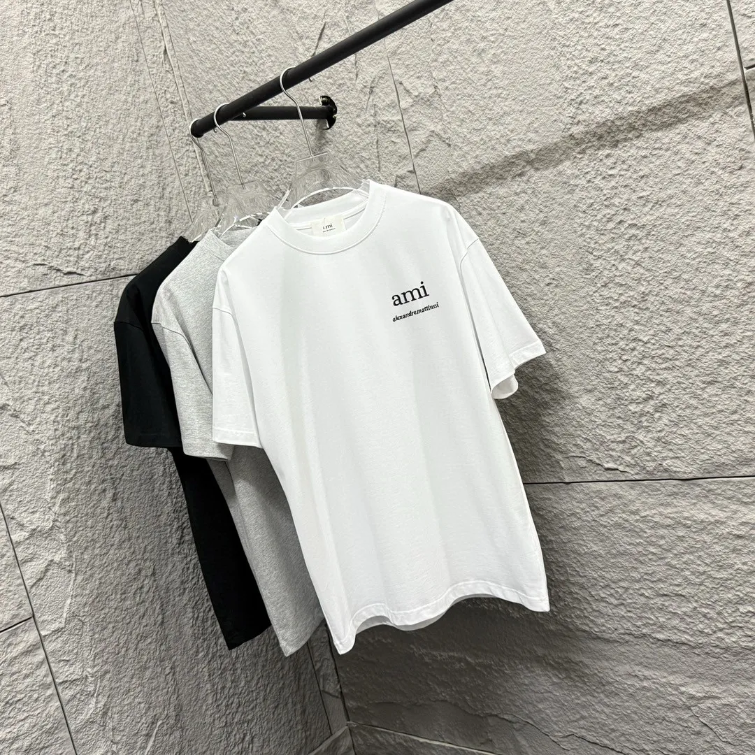 🅿️180 Ami* 2025 spring and summer new short-sleeved T-shirt. Simple classic letter embroidery. Customized double yarn plain cotton fabric. Same style for men and women. Color: black white. Size: S (90-130 catties) M (120-150 catties) L (140-165 catties) XL (160-180 catties) XXL (180-210 catties)