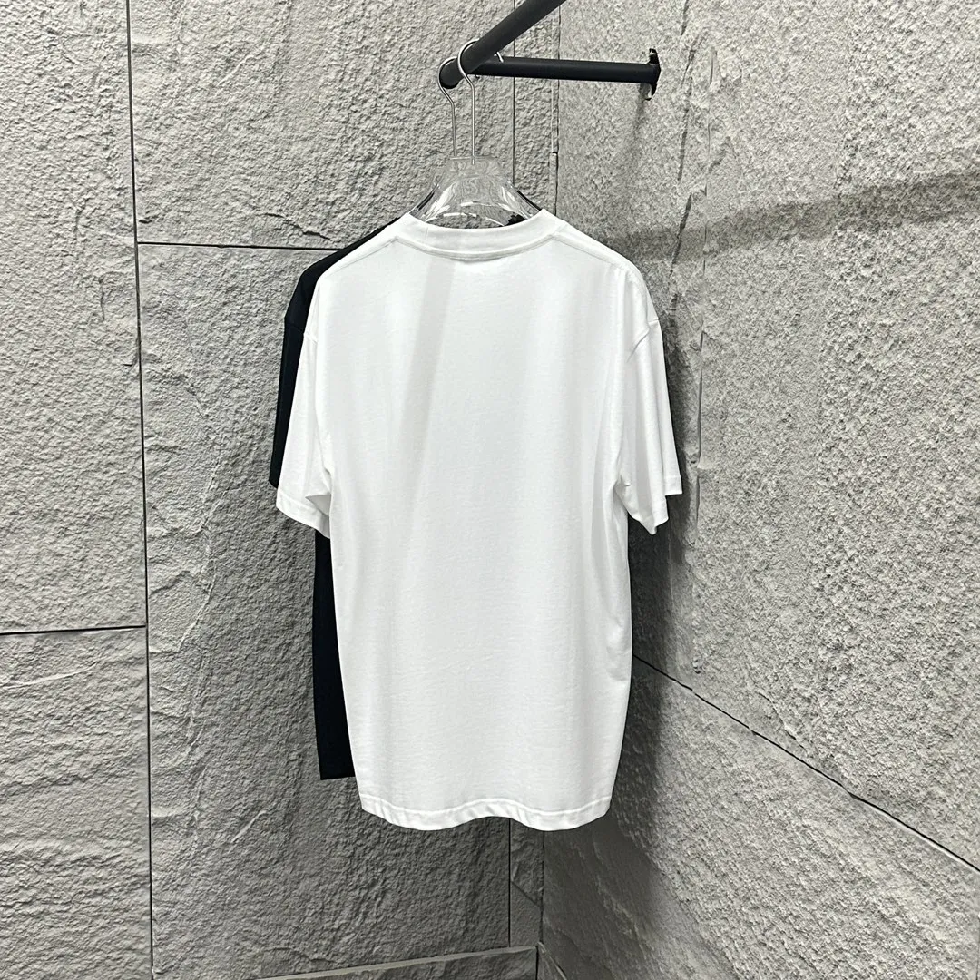 🅿️180 Ami* 2025 spring and summer new short-sleeved T-shirt. Simple classic letter embroidery. Customized double yarn plain cotton fabric. Same style for men and women. Color: black white. Size: S (90-130 catties) M (120-150 catties) L (140-165 catties) XL (160-180 catties) XXL (180-210 catties)