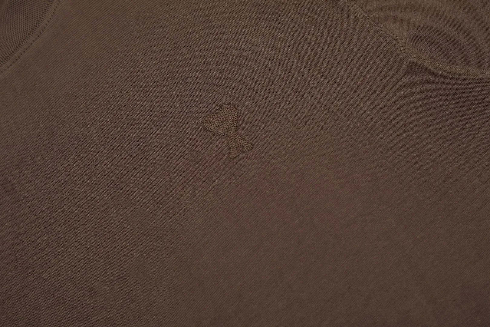 Ami Amy 2024ss autumn classic small embroidered love short sleeves ✅240G Xinjiang long-staple cotton top double yarn, shrinkage rate controlled at 2%, export-grade solid color quality, truly not easy to deform, shrink, and not fade ✅Maximum size can be worn 230 pounds, no pressure to export to Europe and the United States, size S-XL Color: 7 colors, white, black, gray, sky blue, navy, sapphire blue, dark green, coffee, brown, apricot Egg yolk, wine red, meat powder, taro purple