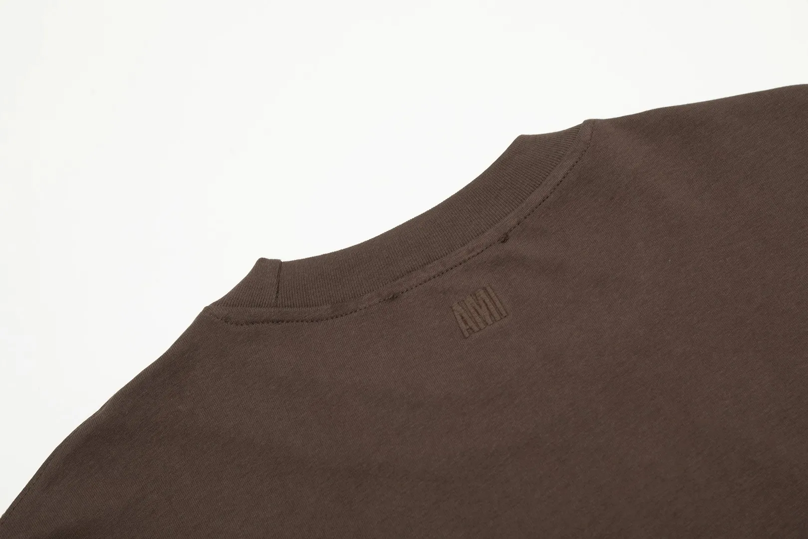 Ami Amy 2024ss autumn classic small embroidered love short sleeves ✅240G Xinjiang long-staple cotton top double yarn, shrinkage rate controlled at 2%, export-grade solid color quality, truly not easy to deform, shrink, and not fade ✅Maximum size can be worn 230 pounds, no pressure to export to Europe and the United States, size S-XL Color: 7 colors, white, black, gray, sky blue, navy, sapphire blue, dark green, coffee, brown, apricot Egg yolk, wine red, meat powder, taro purple