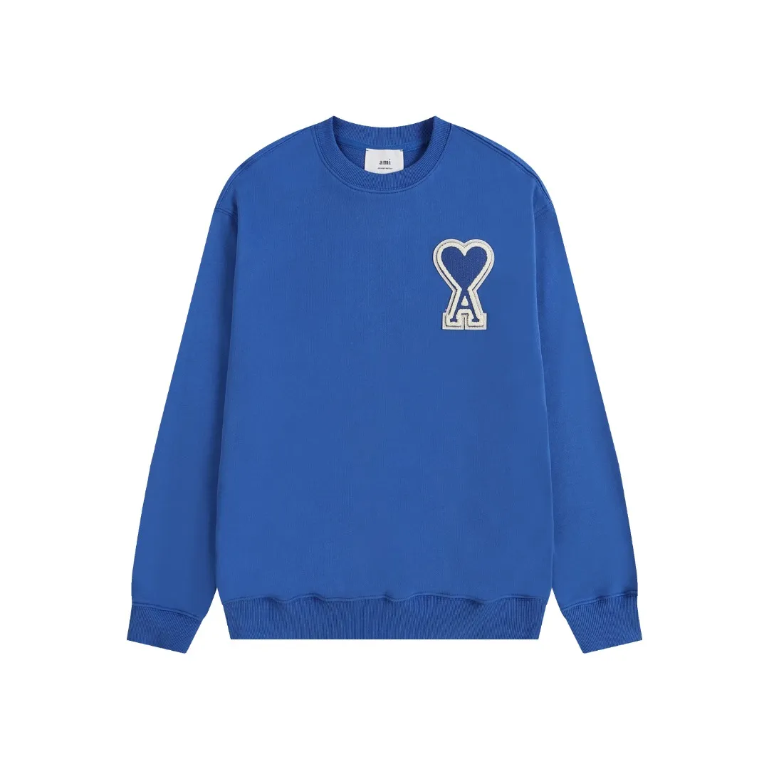 P150 Style No. 204 2025 embroidered large chapter style (15 colors in total) AMI 2025 autumn and winter classic large chapter round neck sweatshirt 15 colors to meet everyone’s needs. The fabric is made of 380g pure cotton fabric, which is thick and textured. The whole network’s counters purchase quality supporting output, which perfectly restores the genuine chapter. All the chapters are made of thick wool knitting. The absolute quality can be compared with any one in the market. There is no color difference in custom-dyed threads. The detailed accessories and tag packaging are all 1:1 with the genuine products, with the spirit of craftsmanship to give back to customers.   Color: Cailan Size: S M L XL